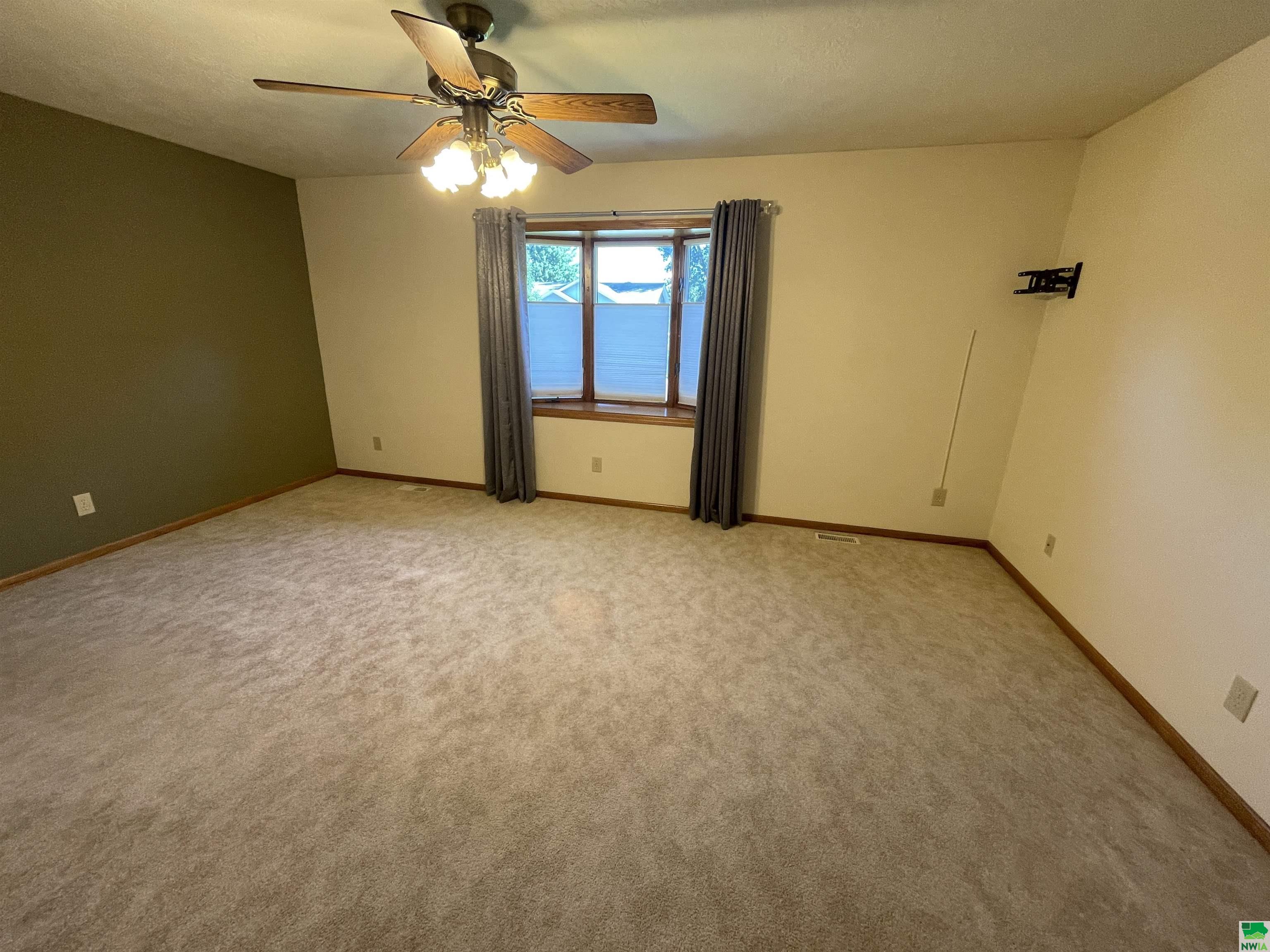 MLS #825427