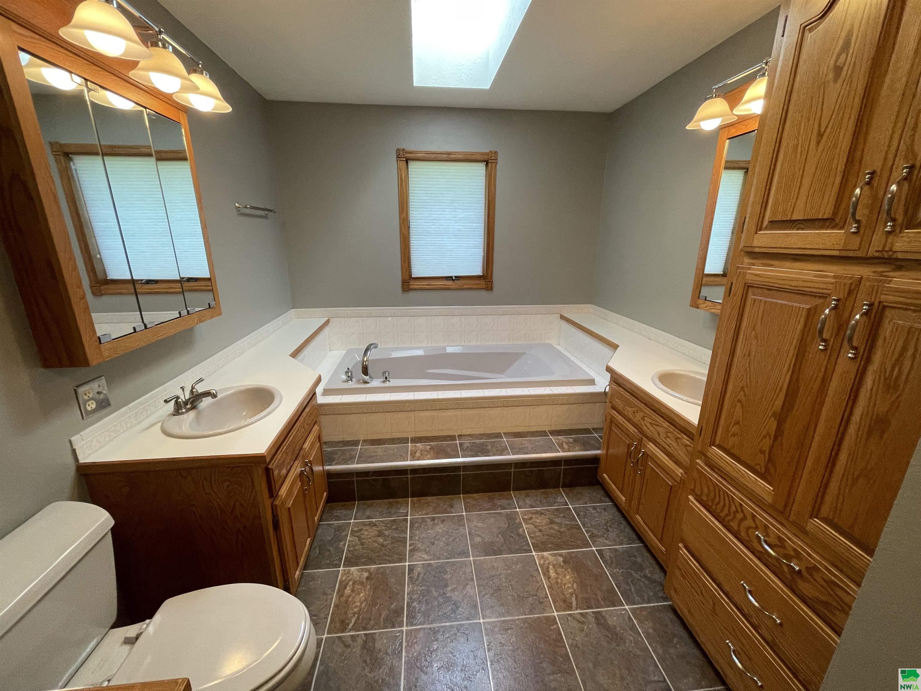 MLS #825427