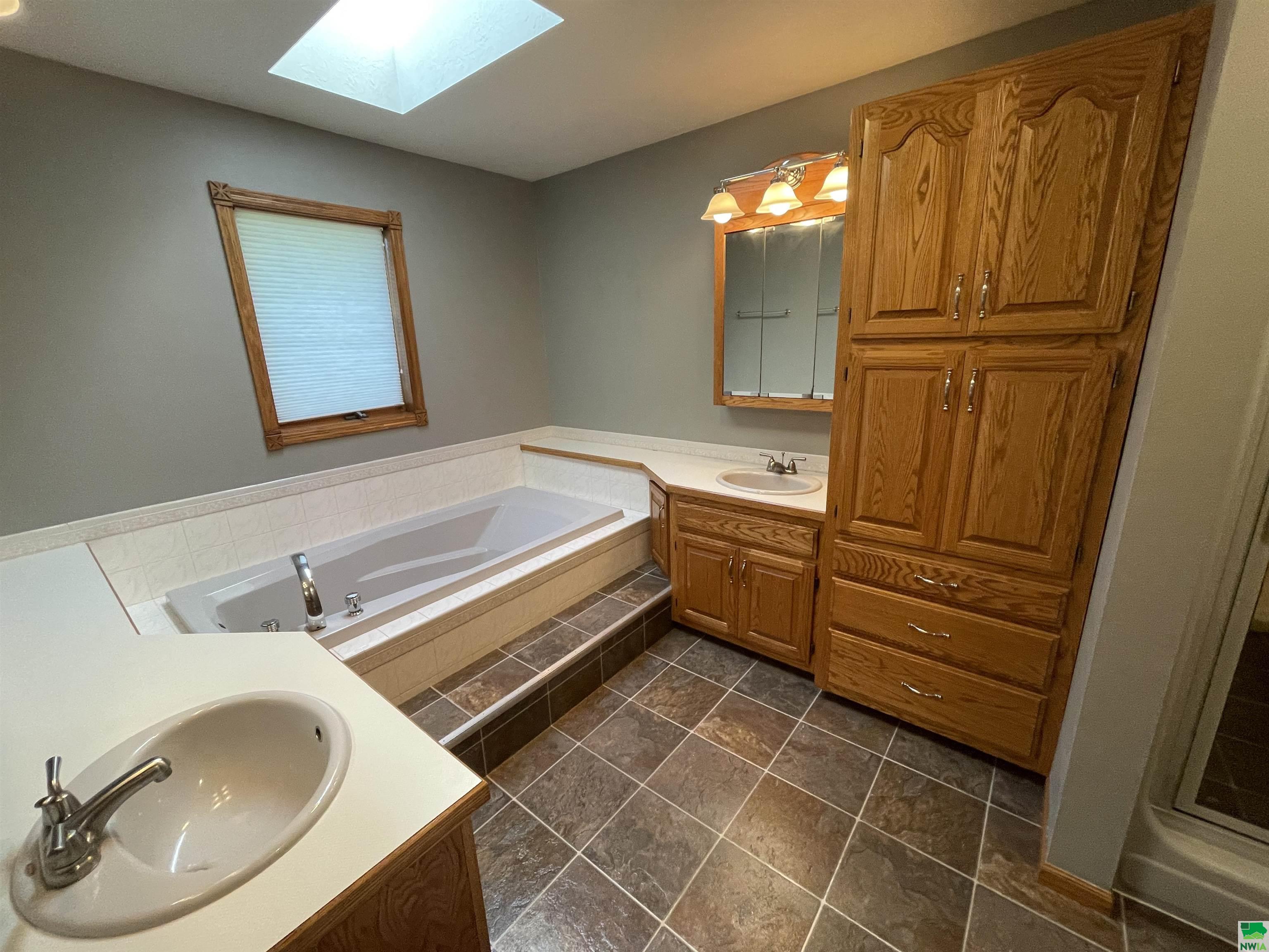 MLS #825427