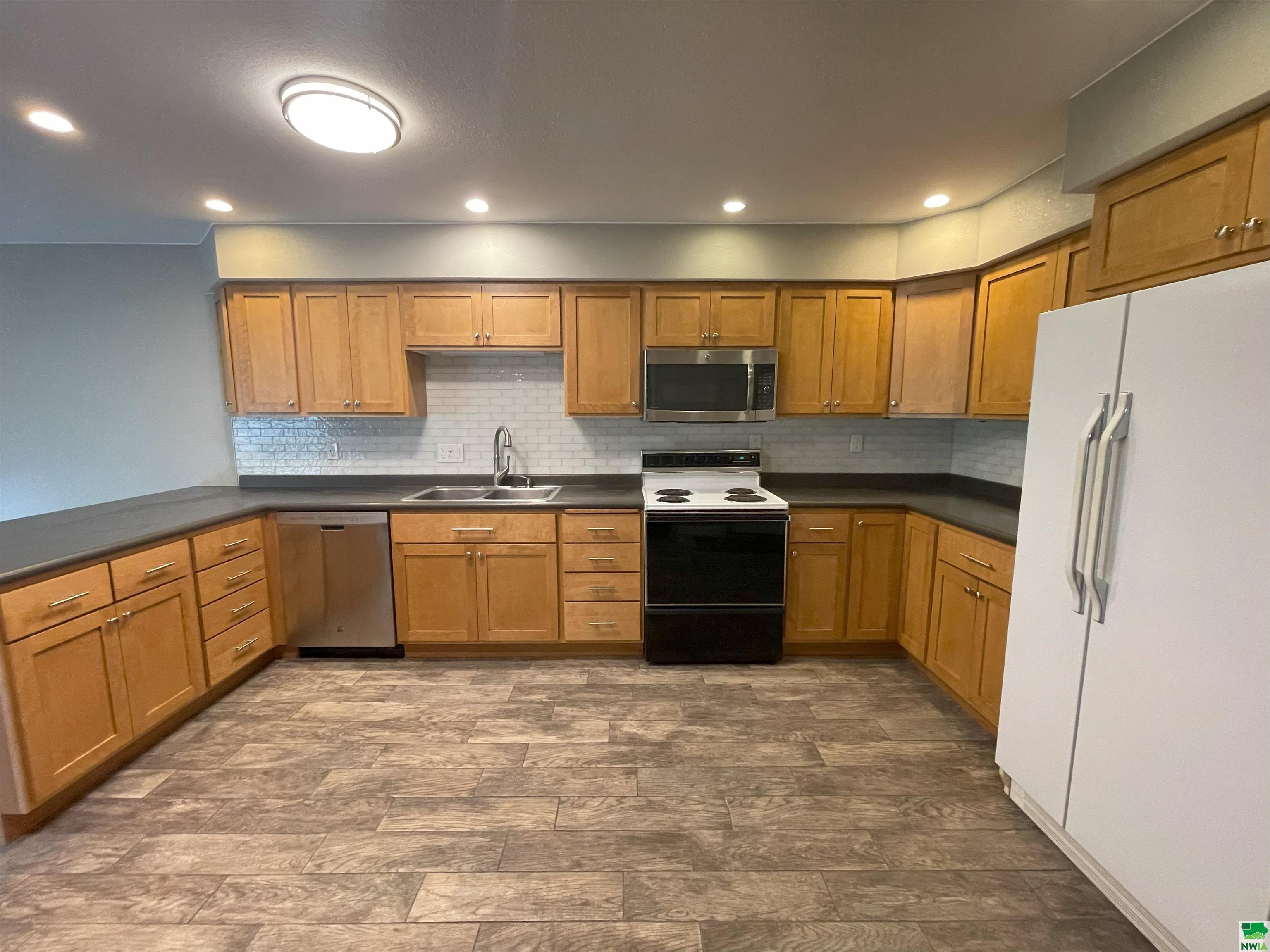 MLS #825435