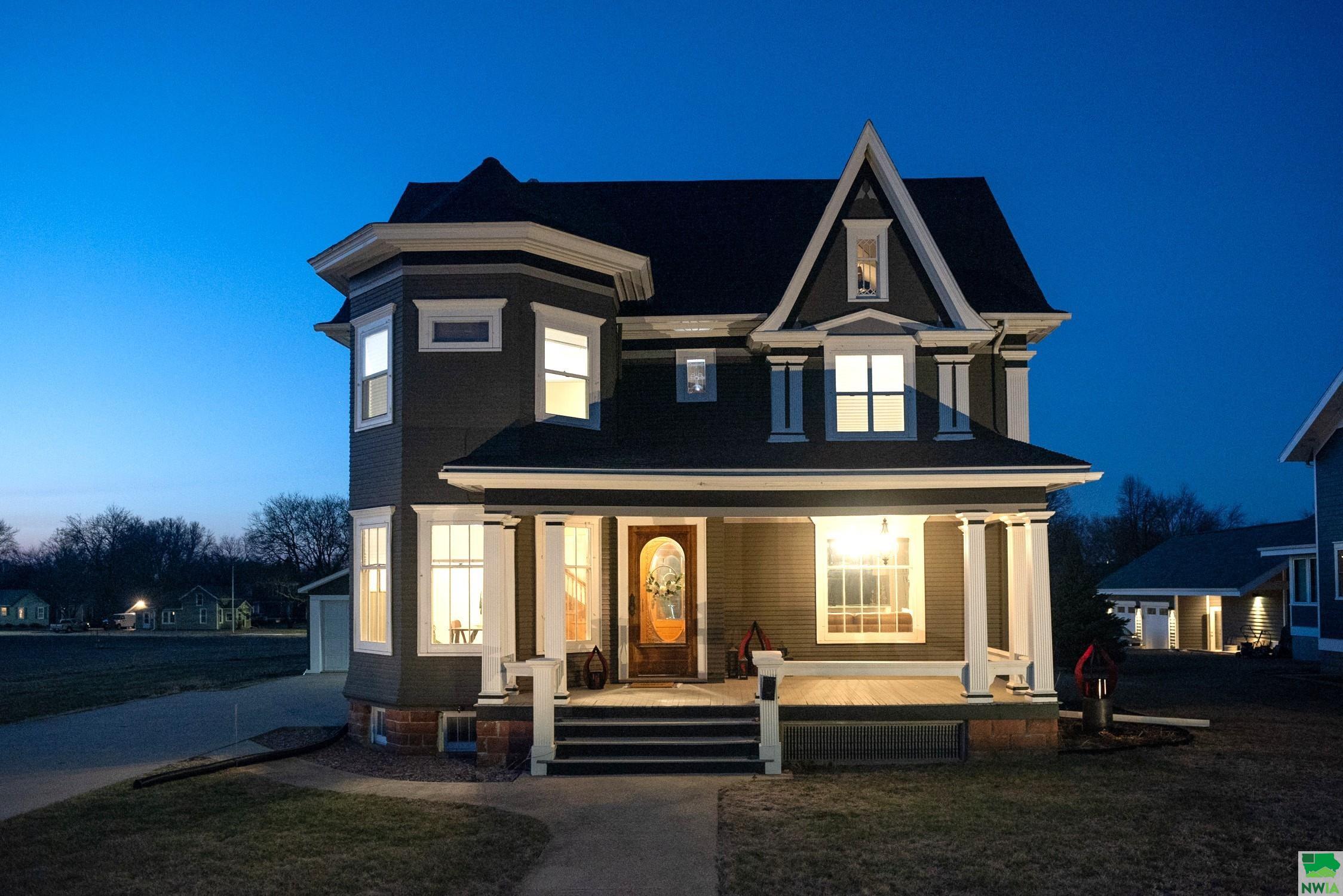 215 2ND ST SW, Orange City, IA 51041 
