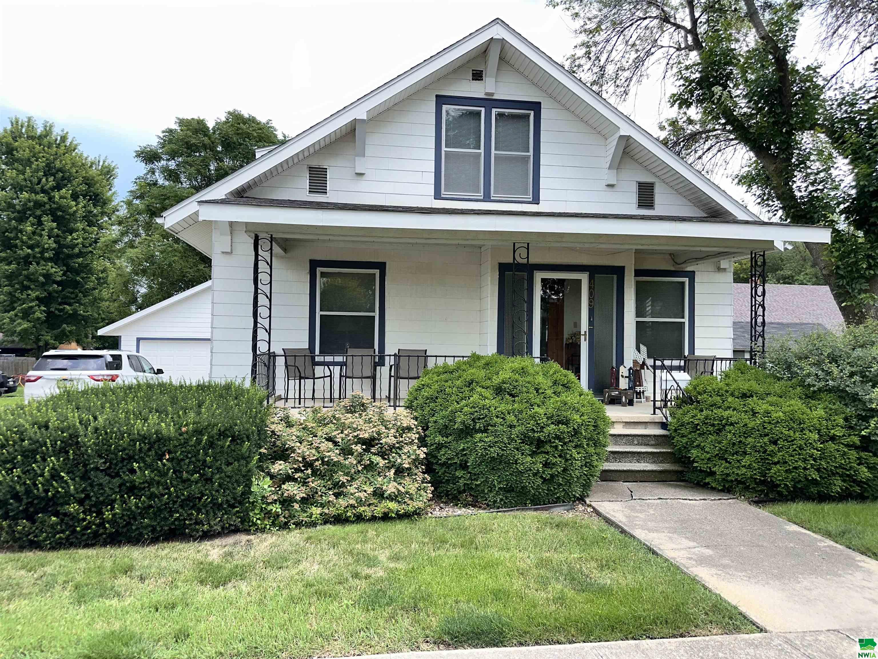 409 Albany Ave NE						  						 , Orange City						 , IA						  51041-1646						  