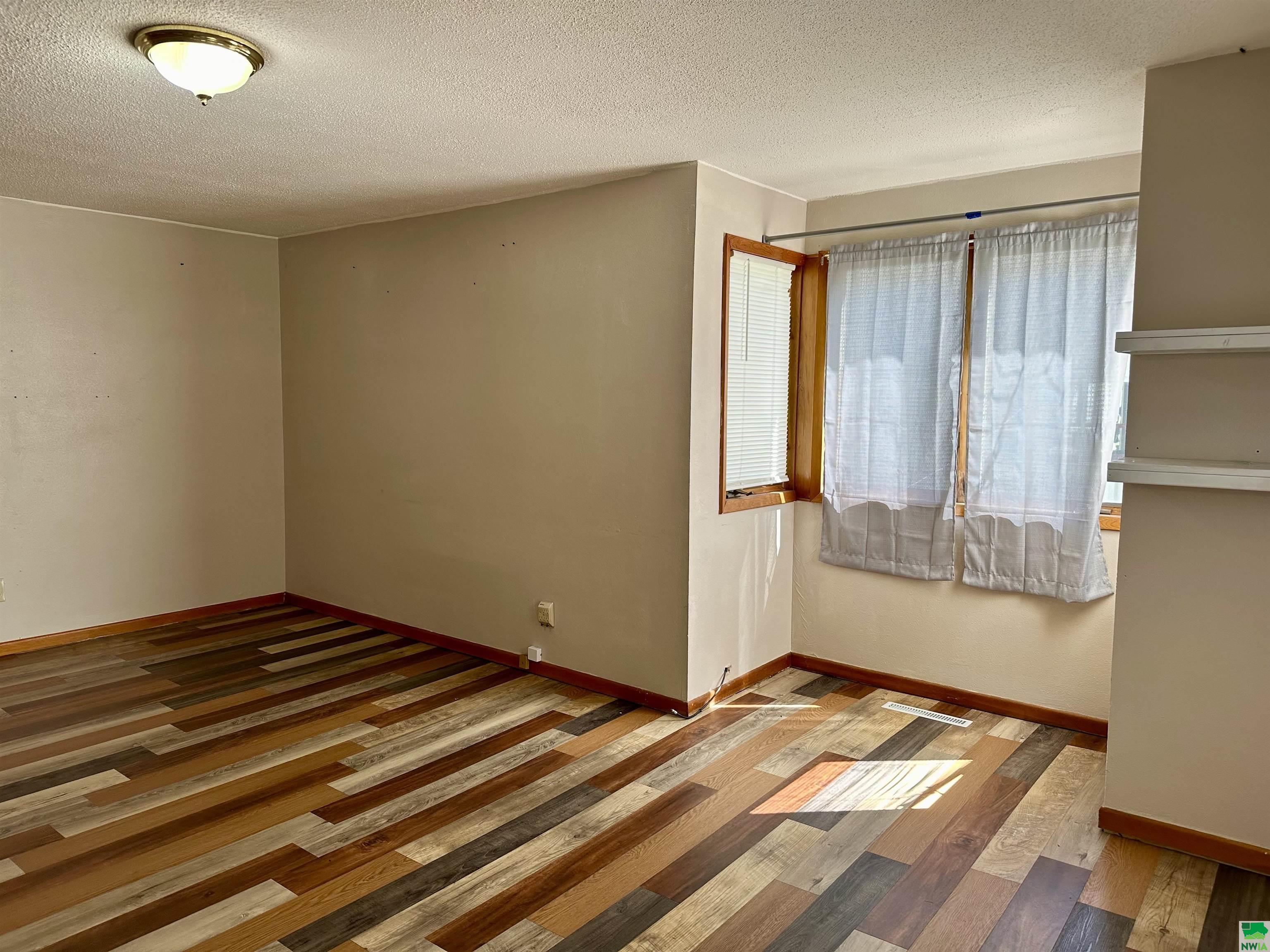 MLS #825579