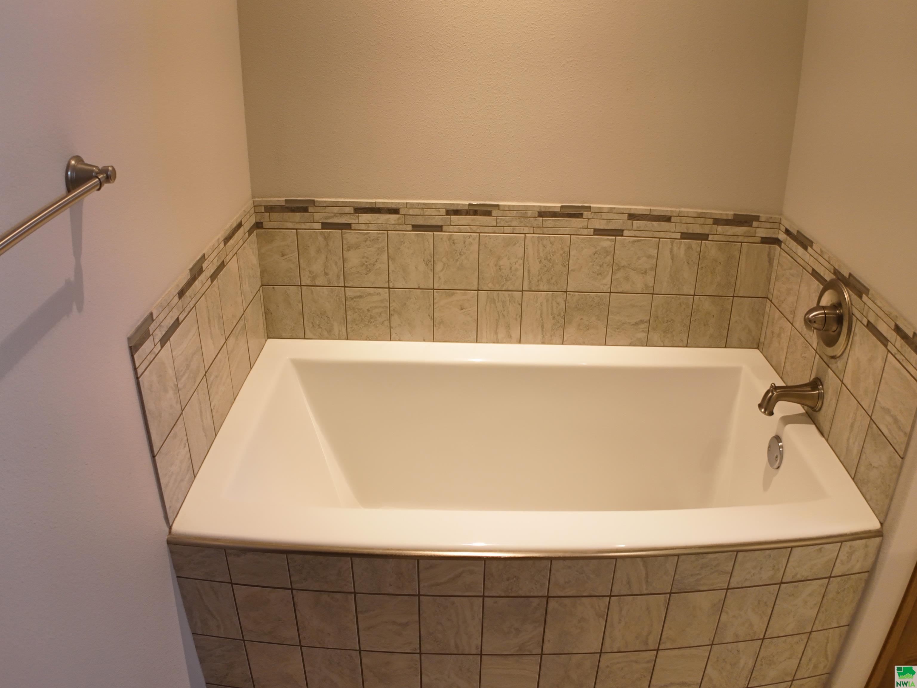 MLS #825588