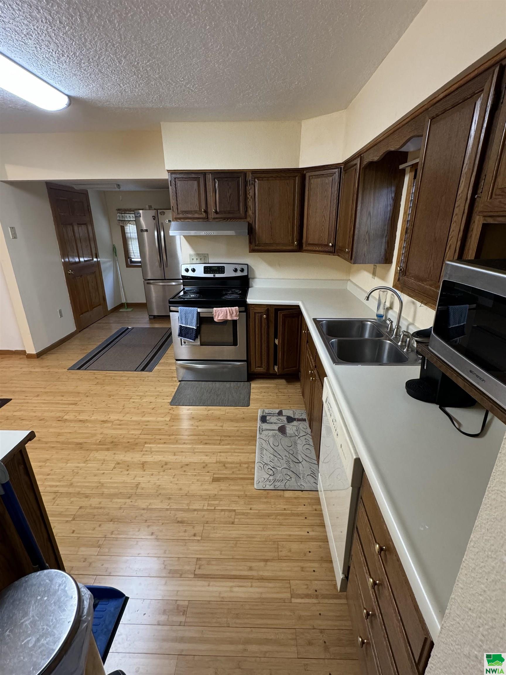 MLS #825606