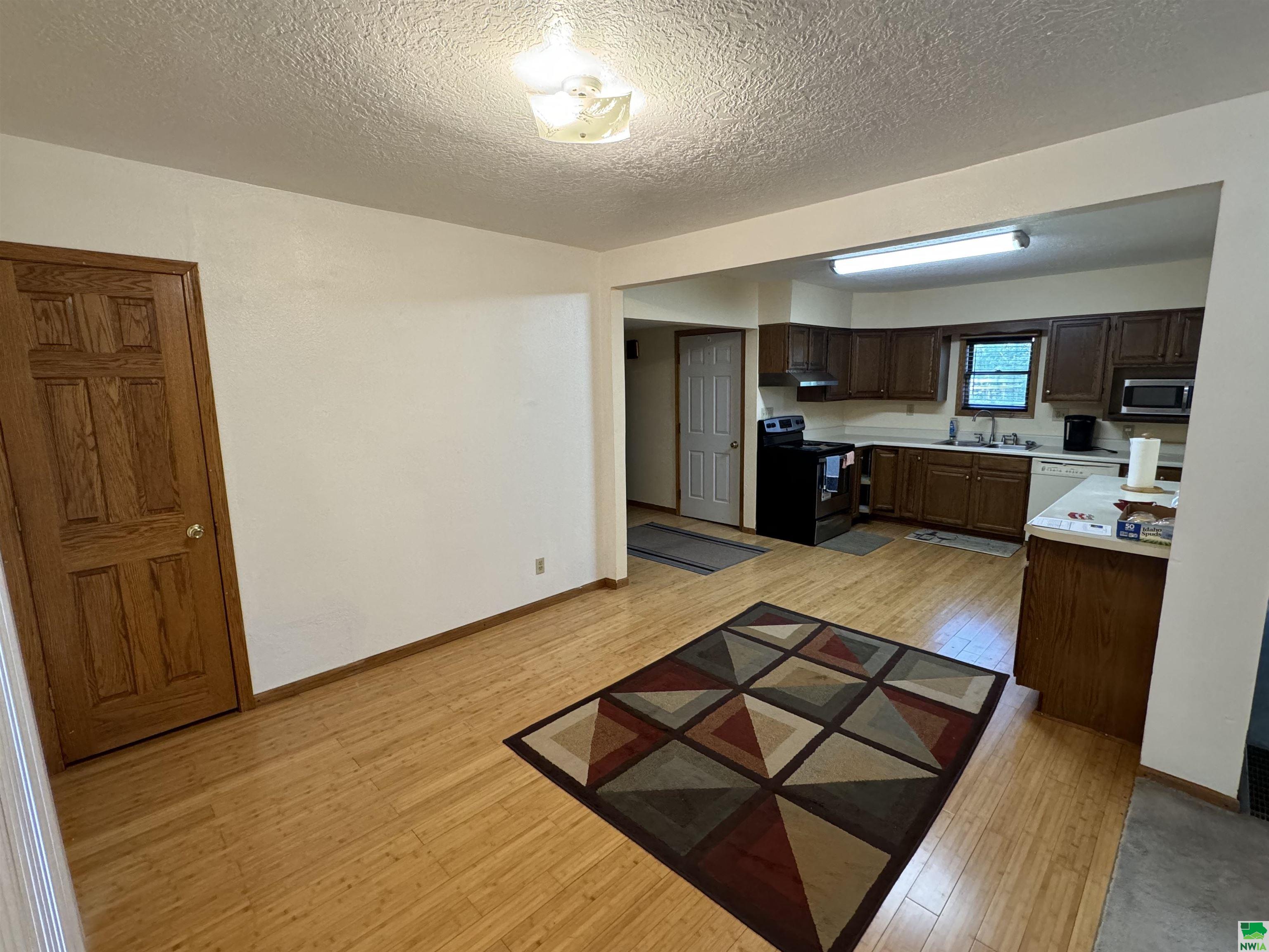 MLS #825606