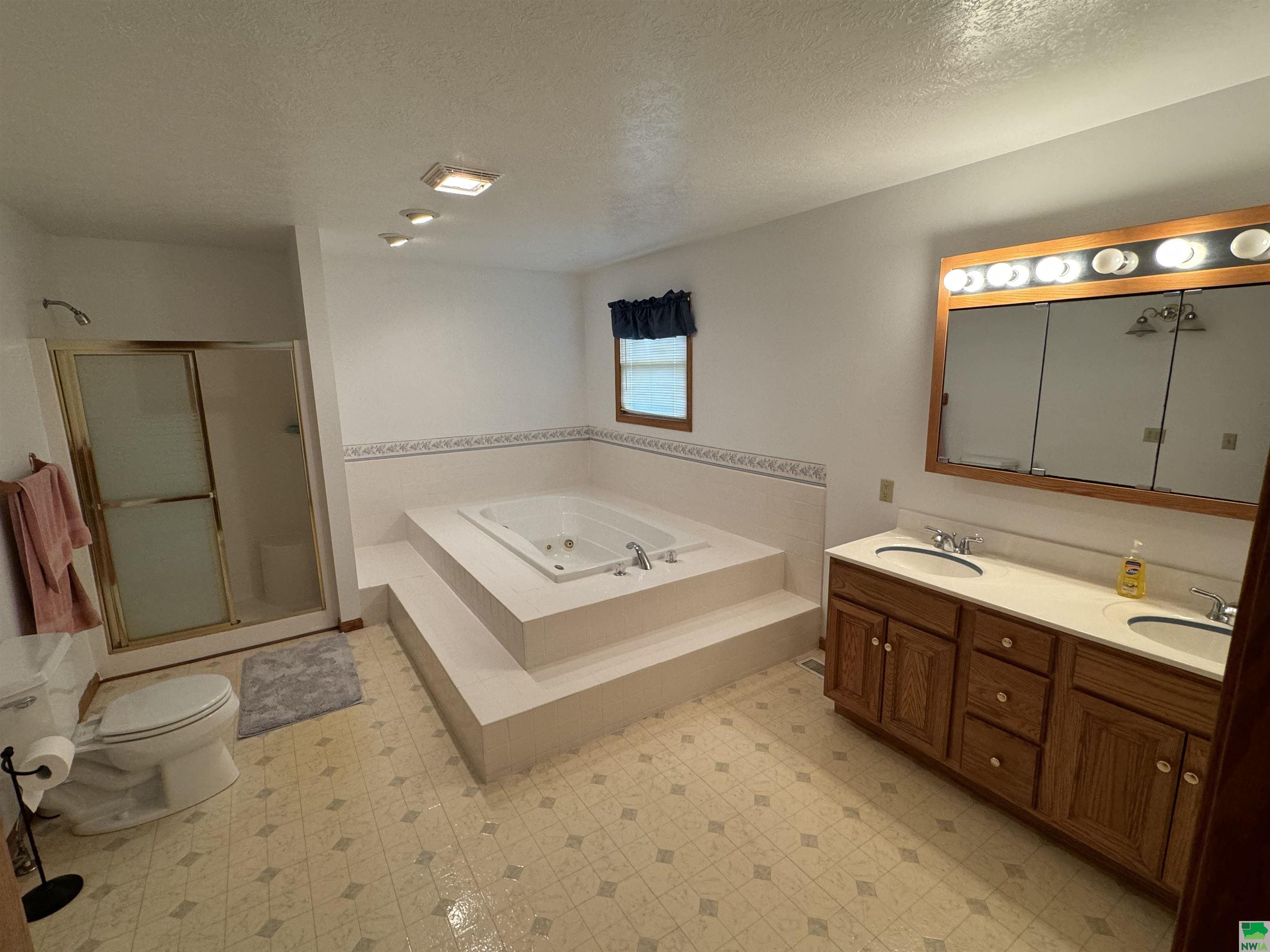 MLS #825606
