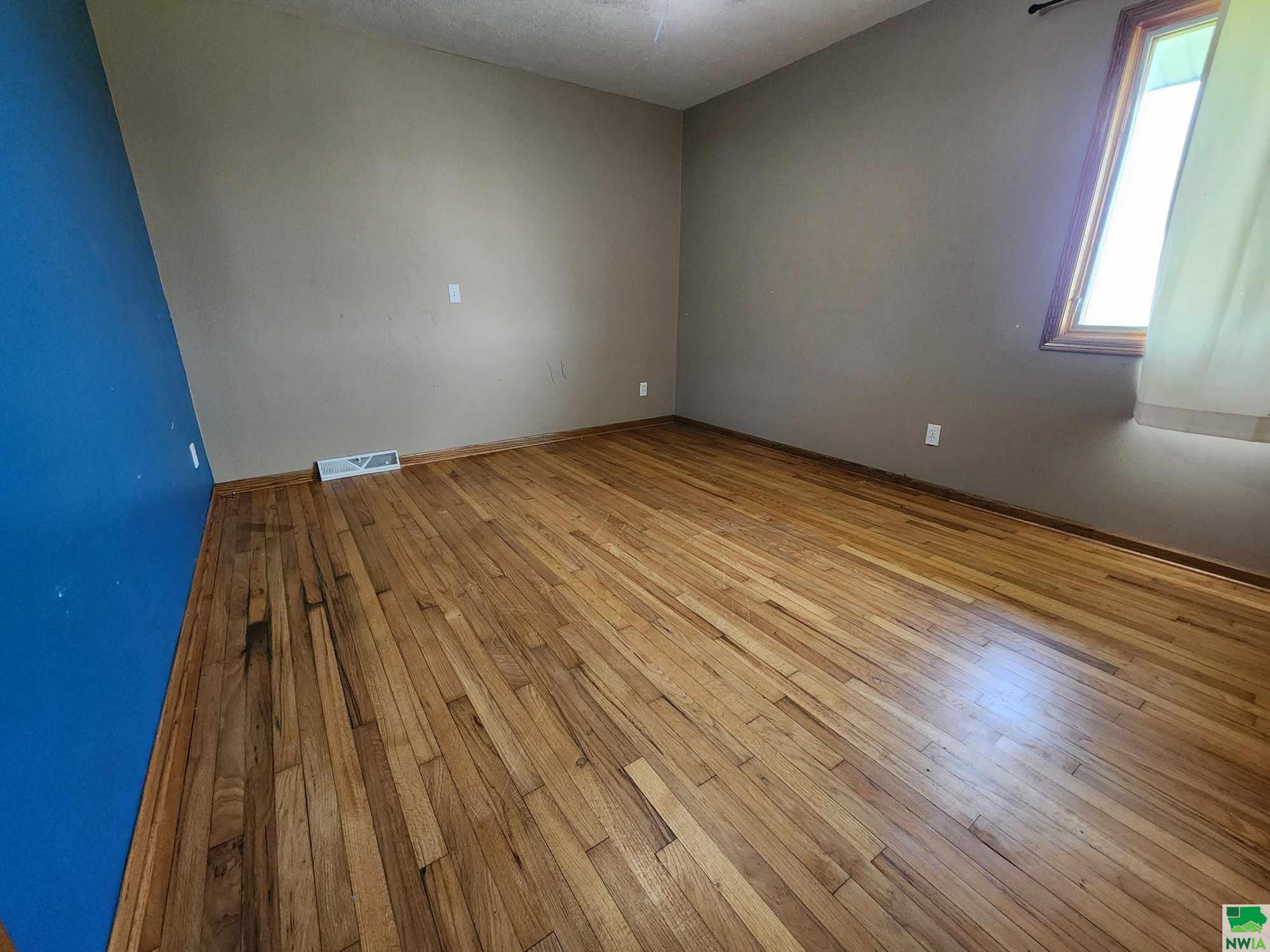 MLS #825630