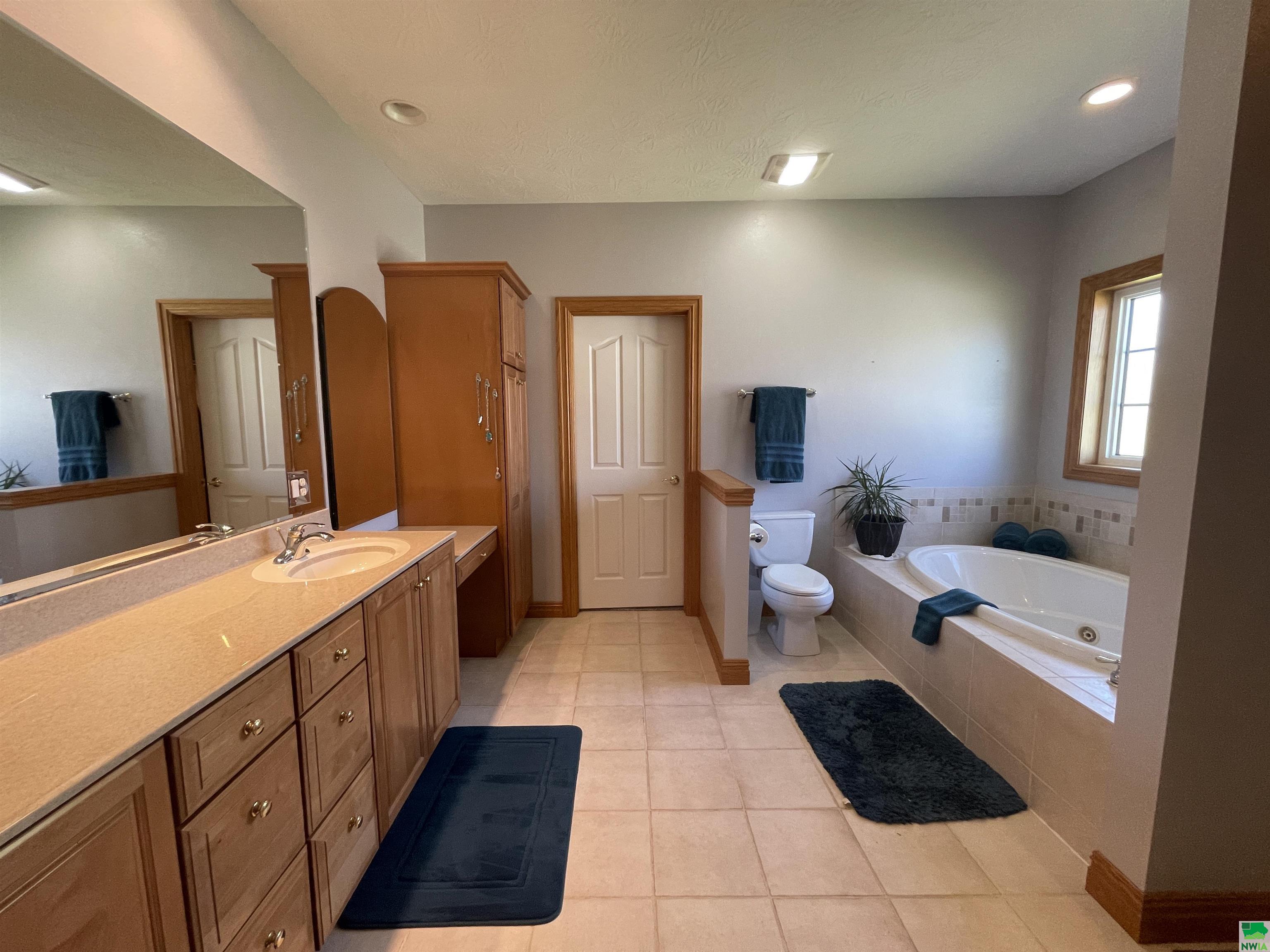 MLS #825694