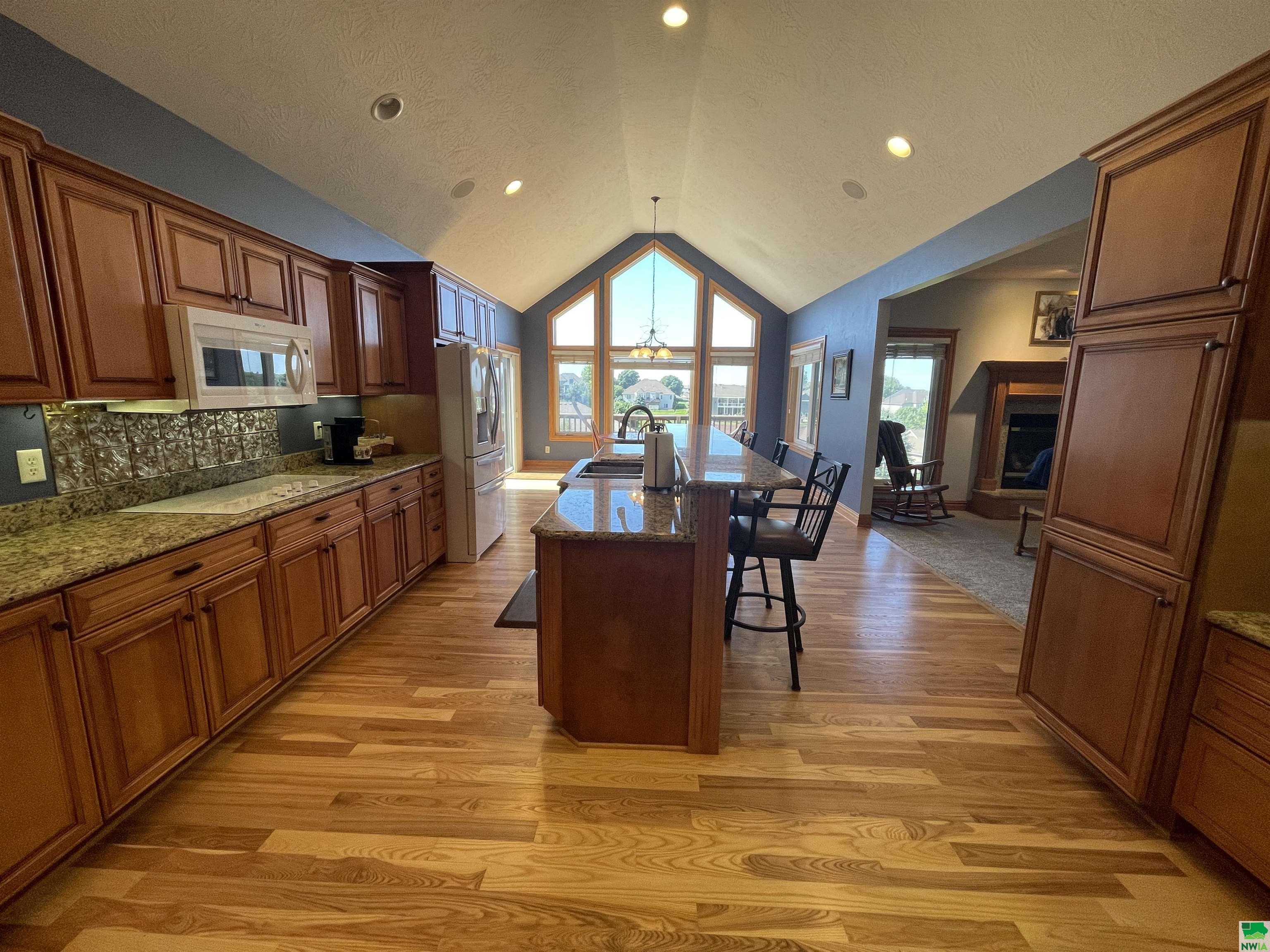 MLS #825694
