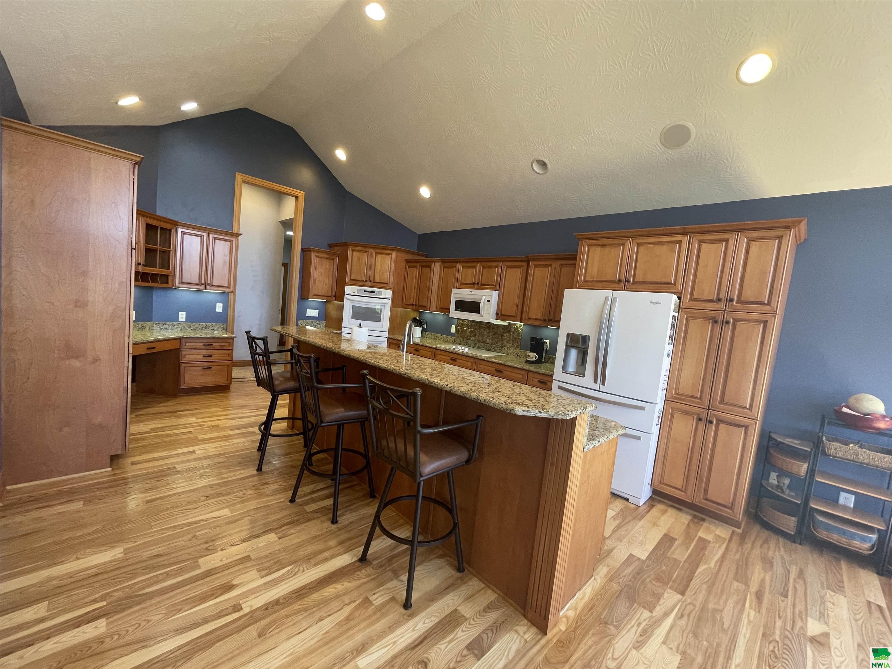 MLS #825694