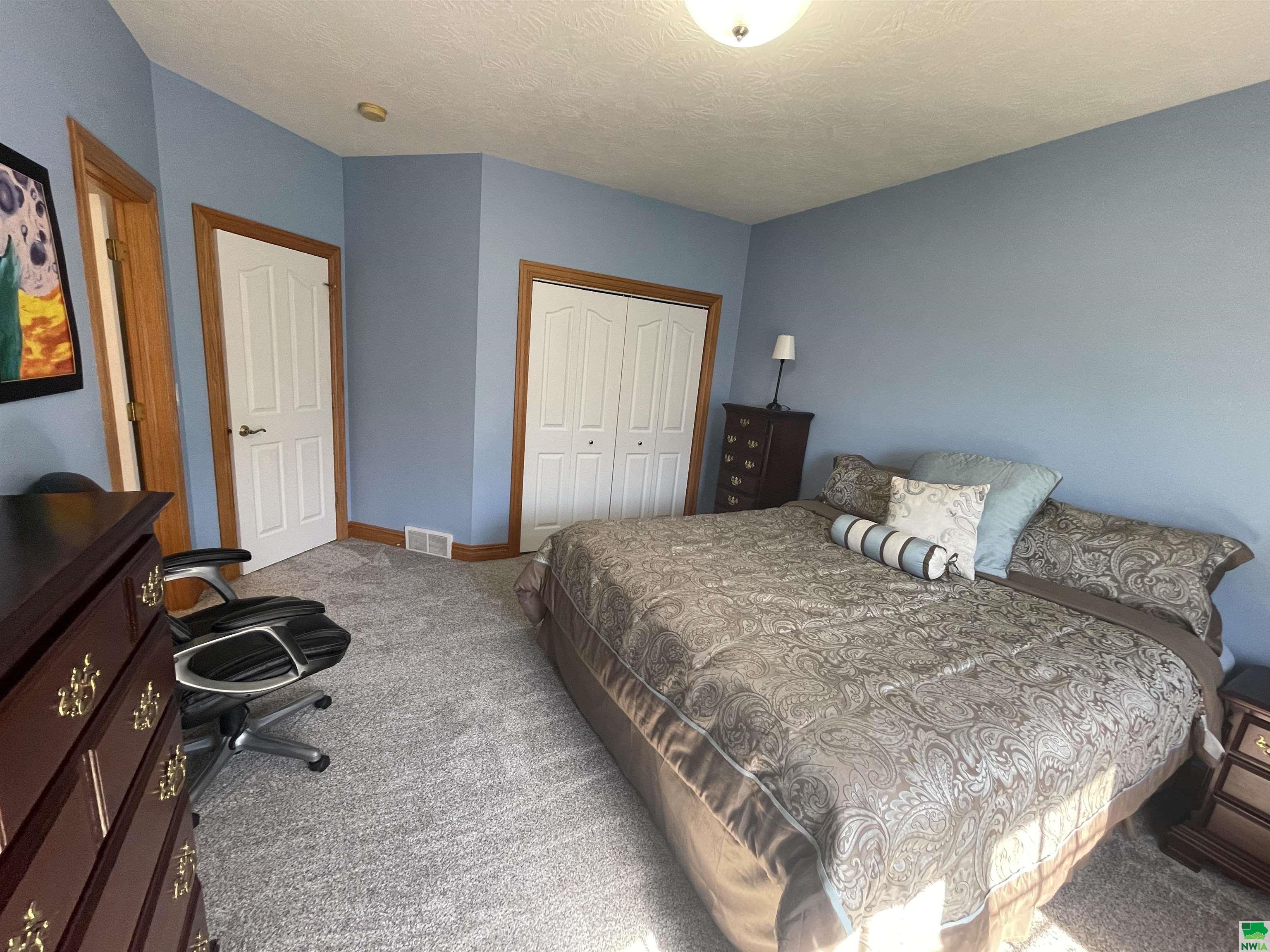 MLS #825694