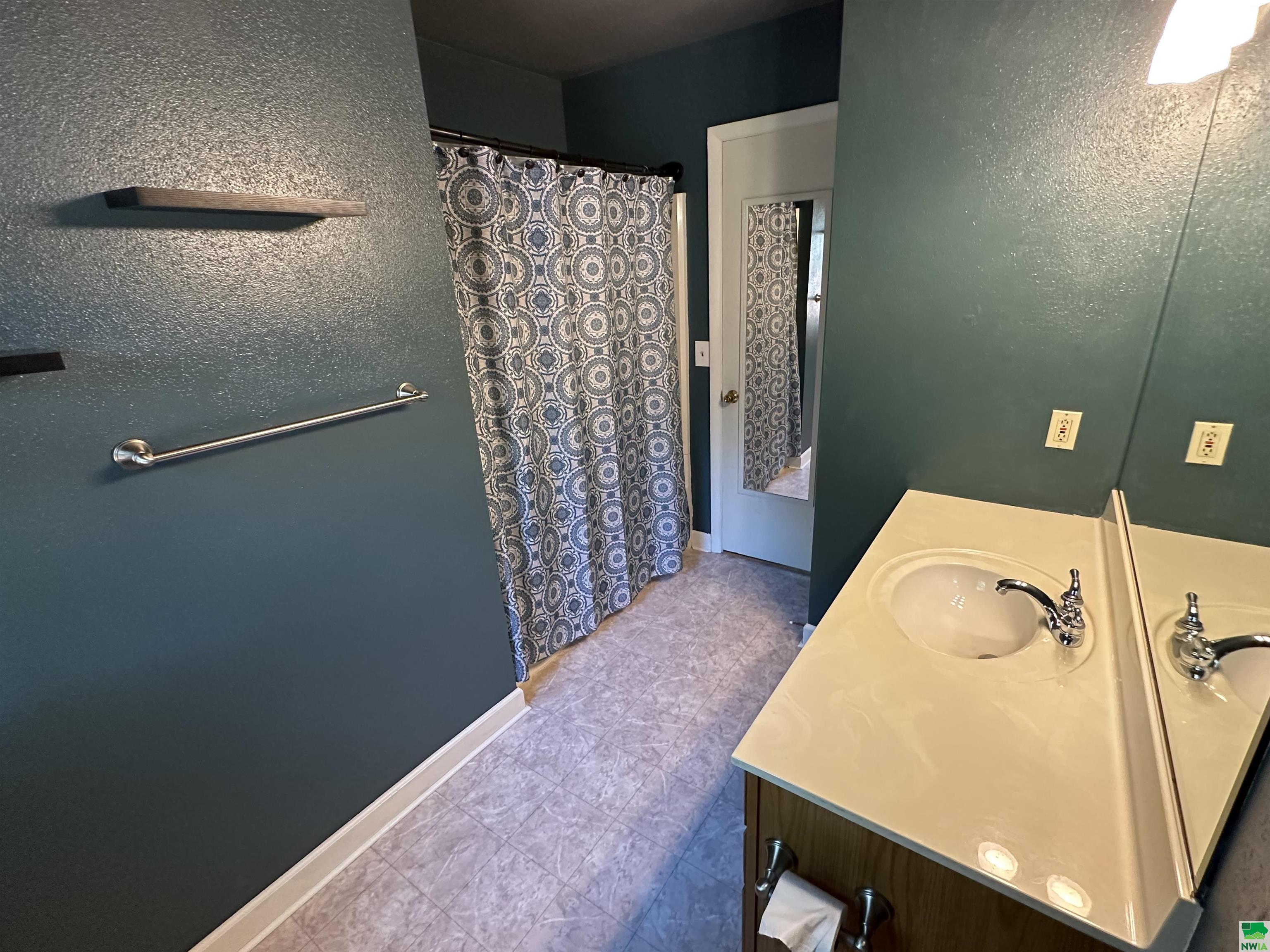 MLS #825706