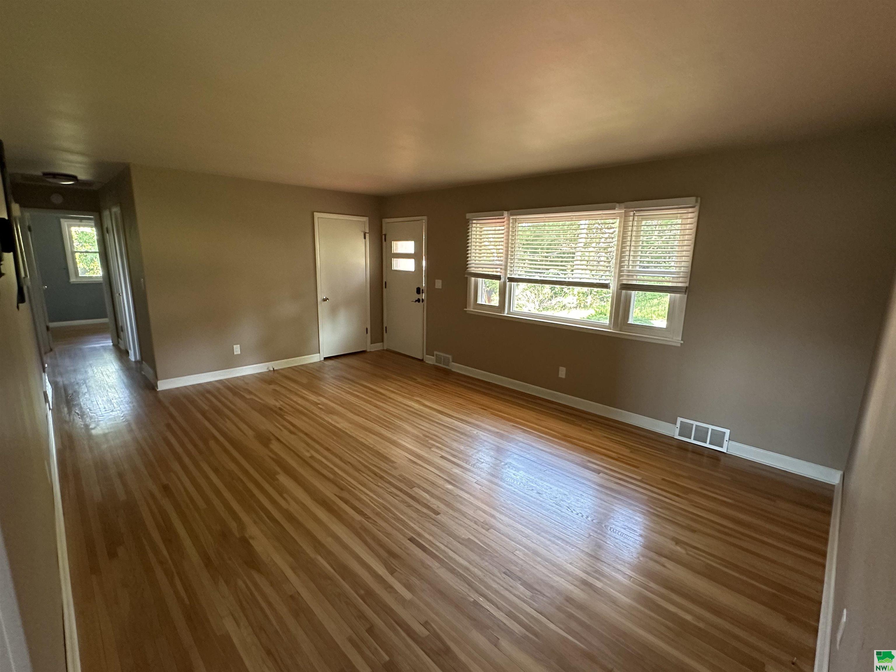 MLS #825706