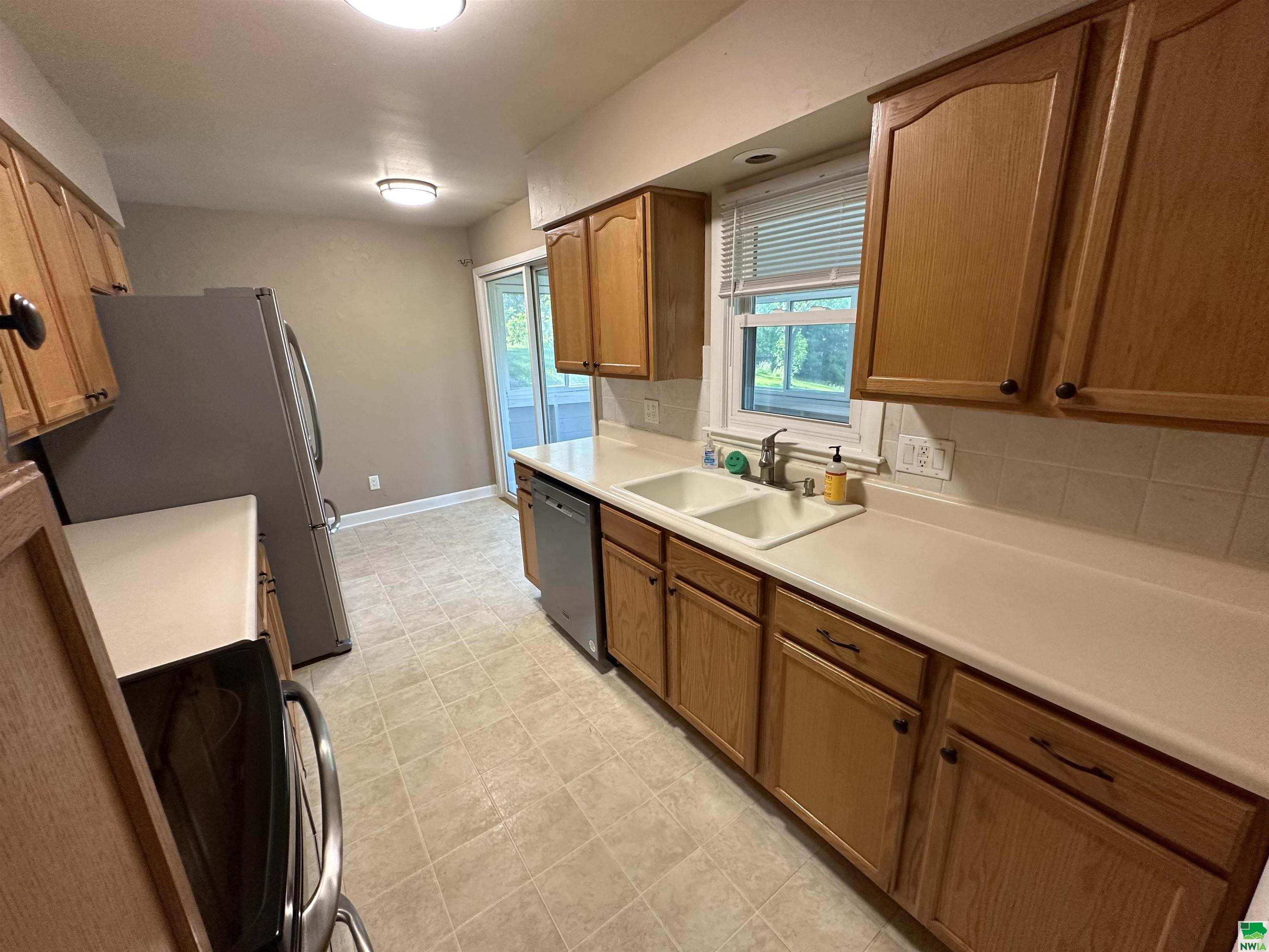 MLS #825706