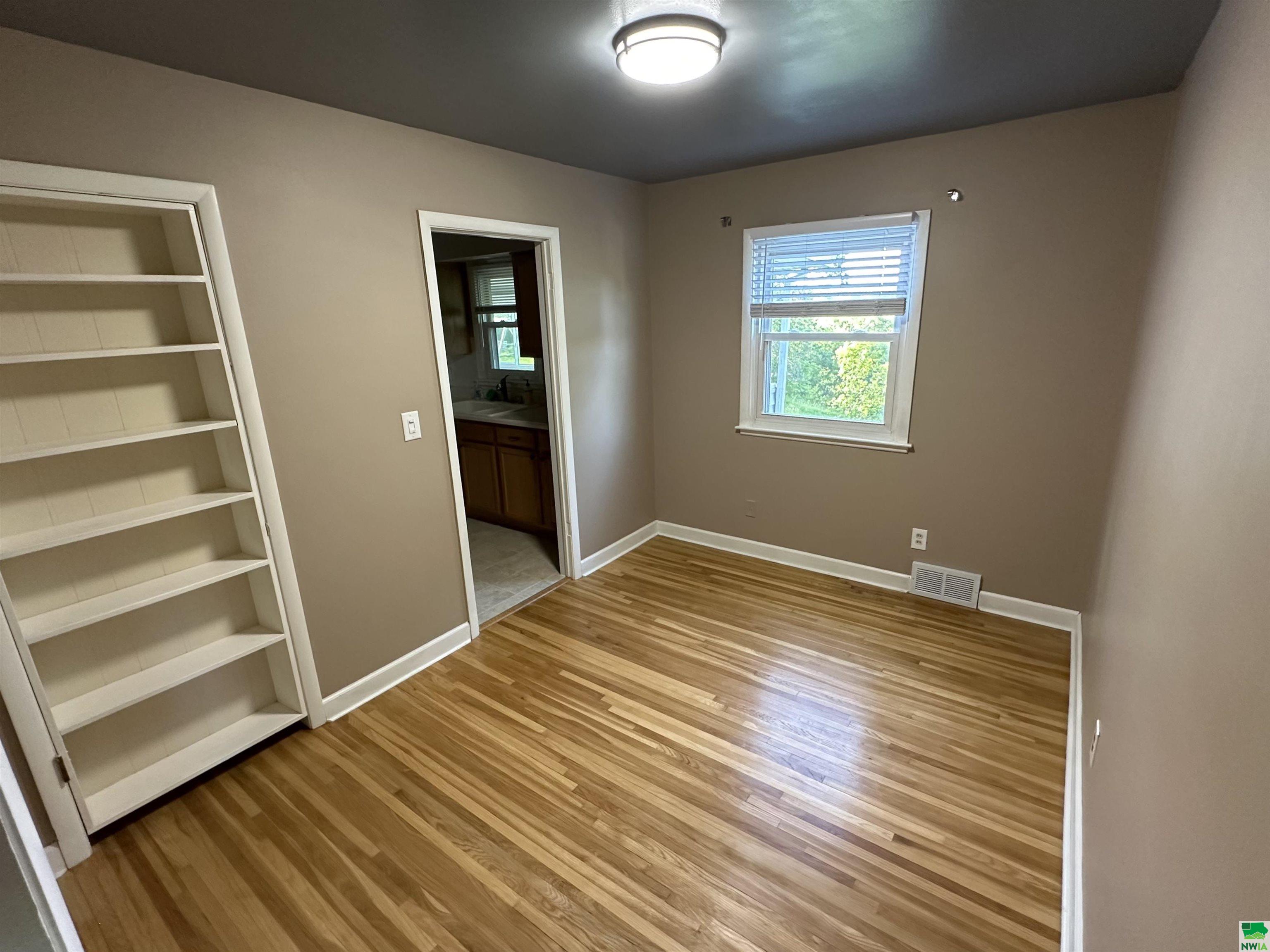 MLS #825706