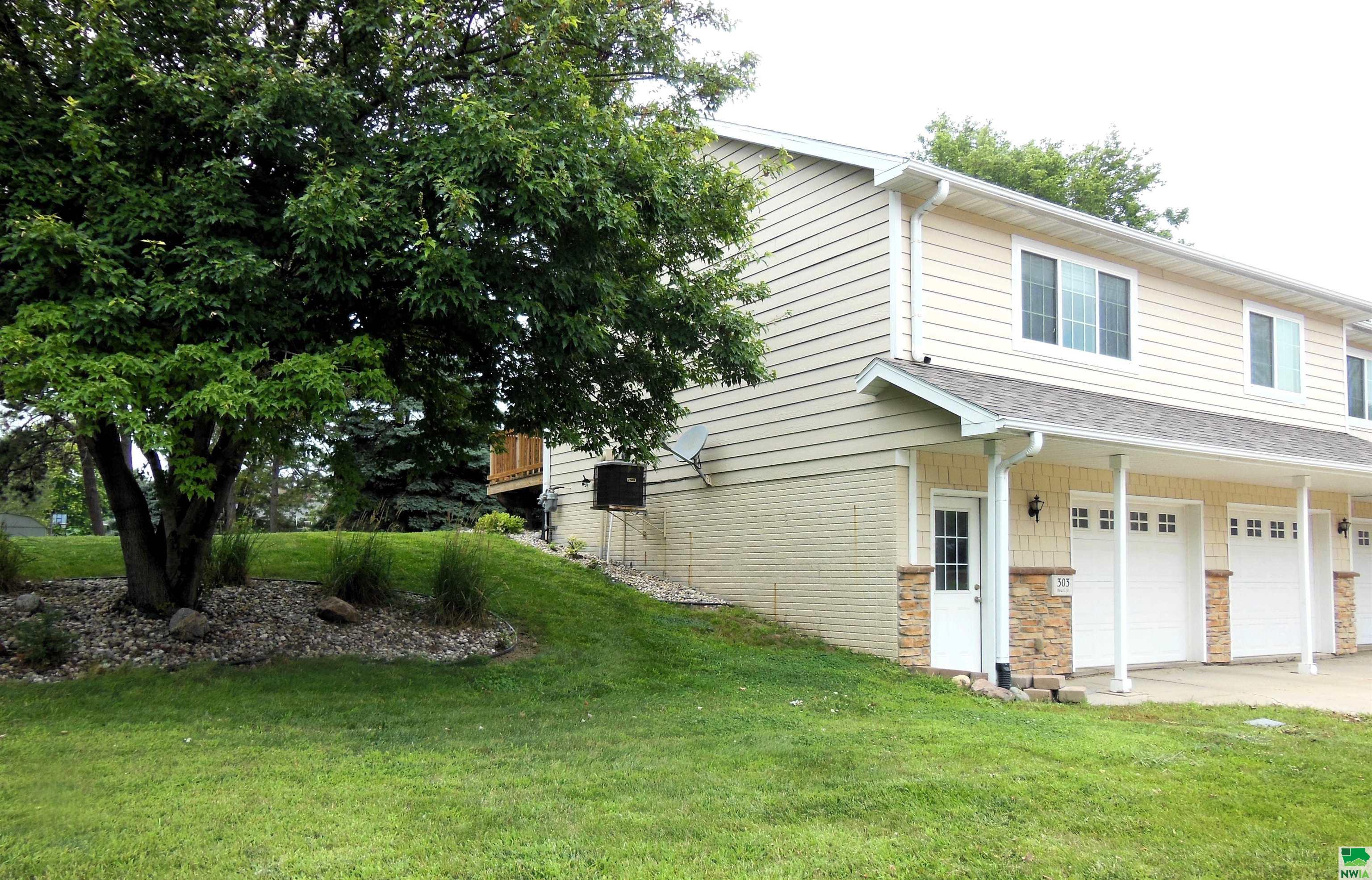 303 S. Pearl St., Elk Point, SD 57025 