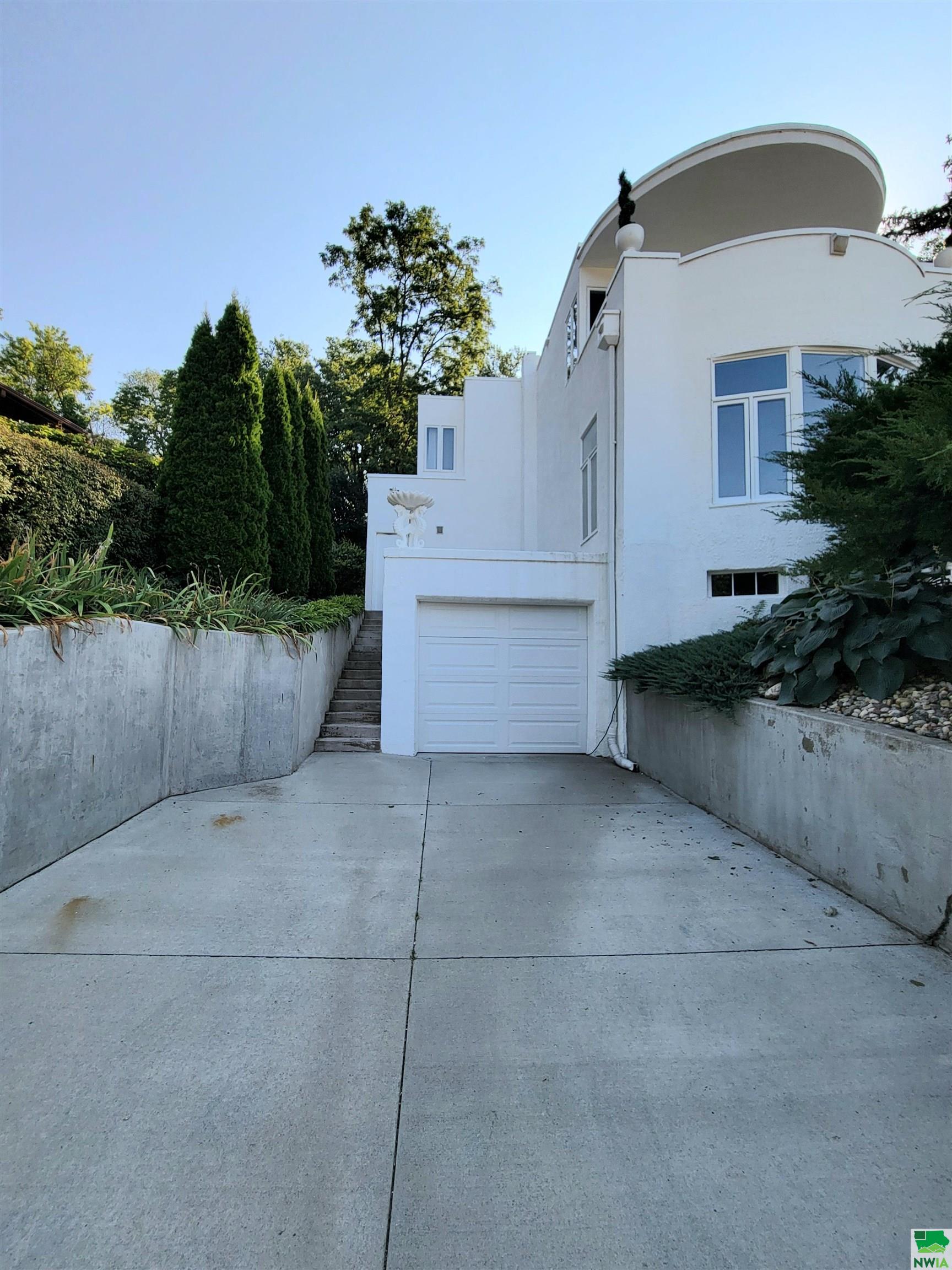MLS #825755