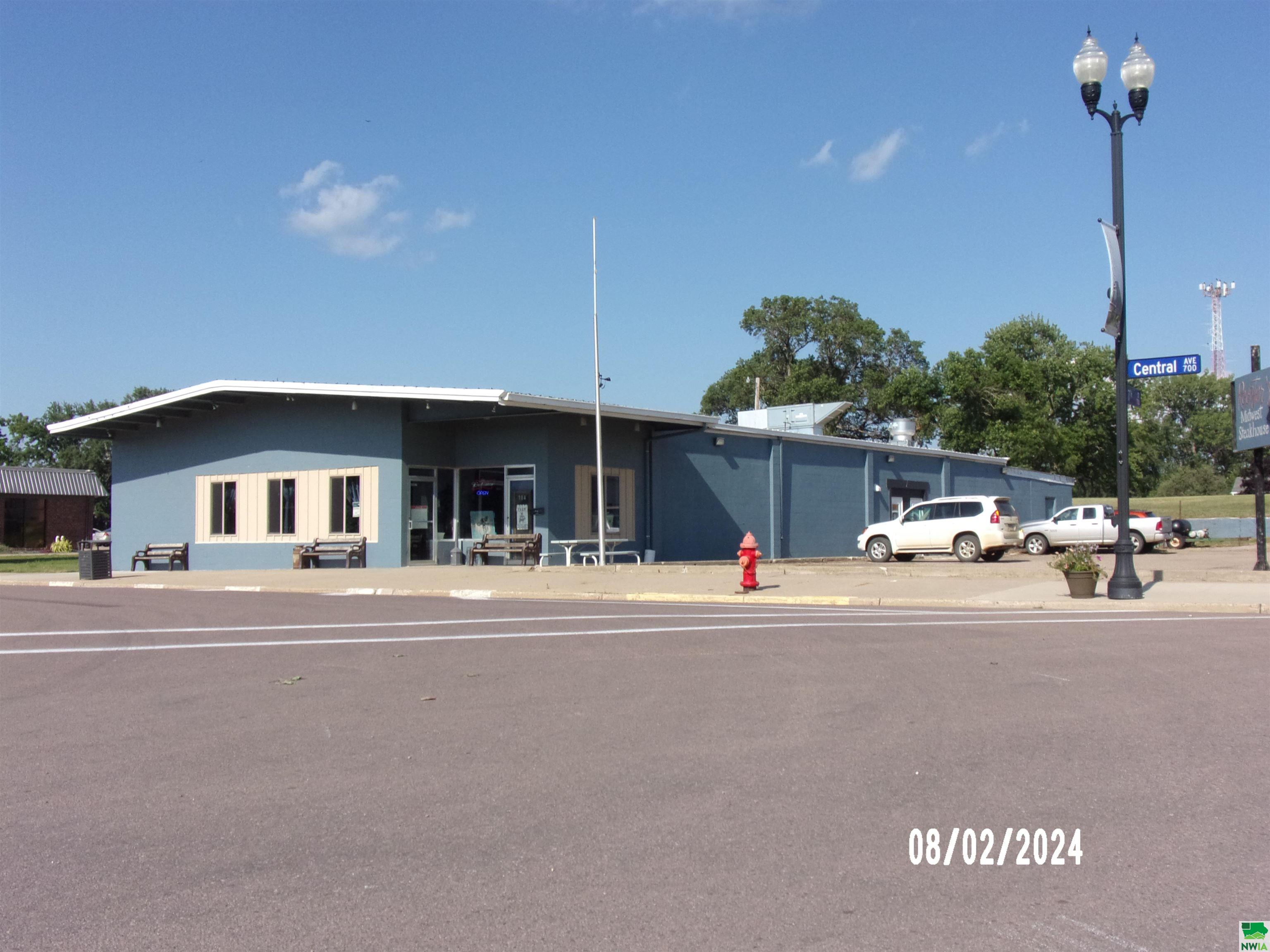 704 CENTRAL AVE, Hawarden, IA 51023 