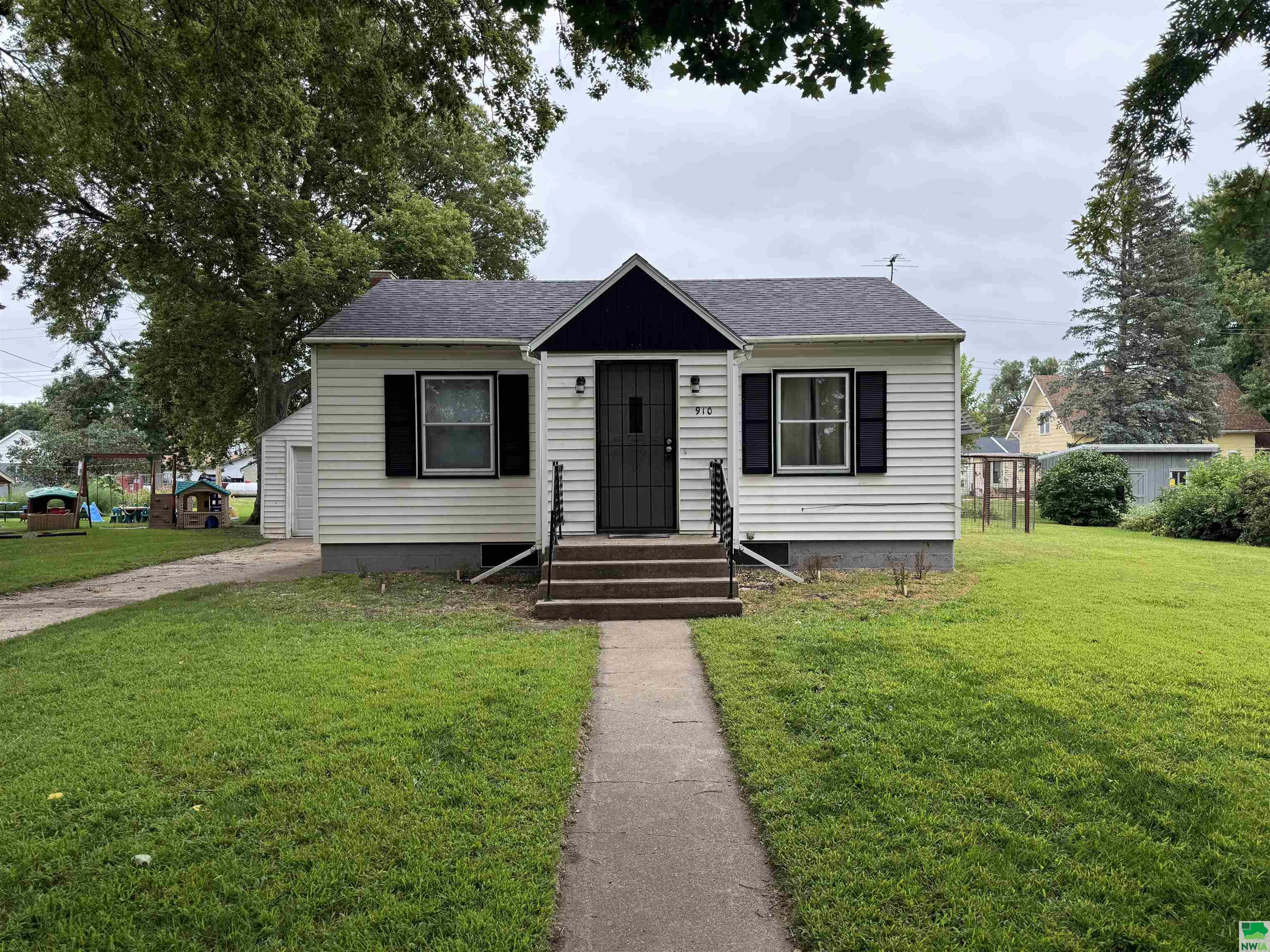 MLS #825831