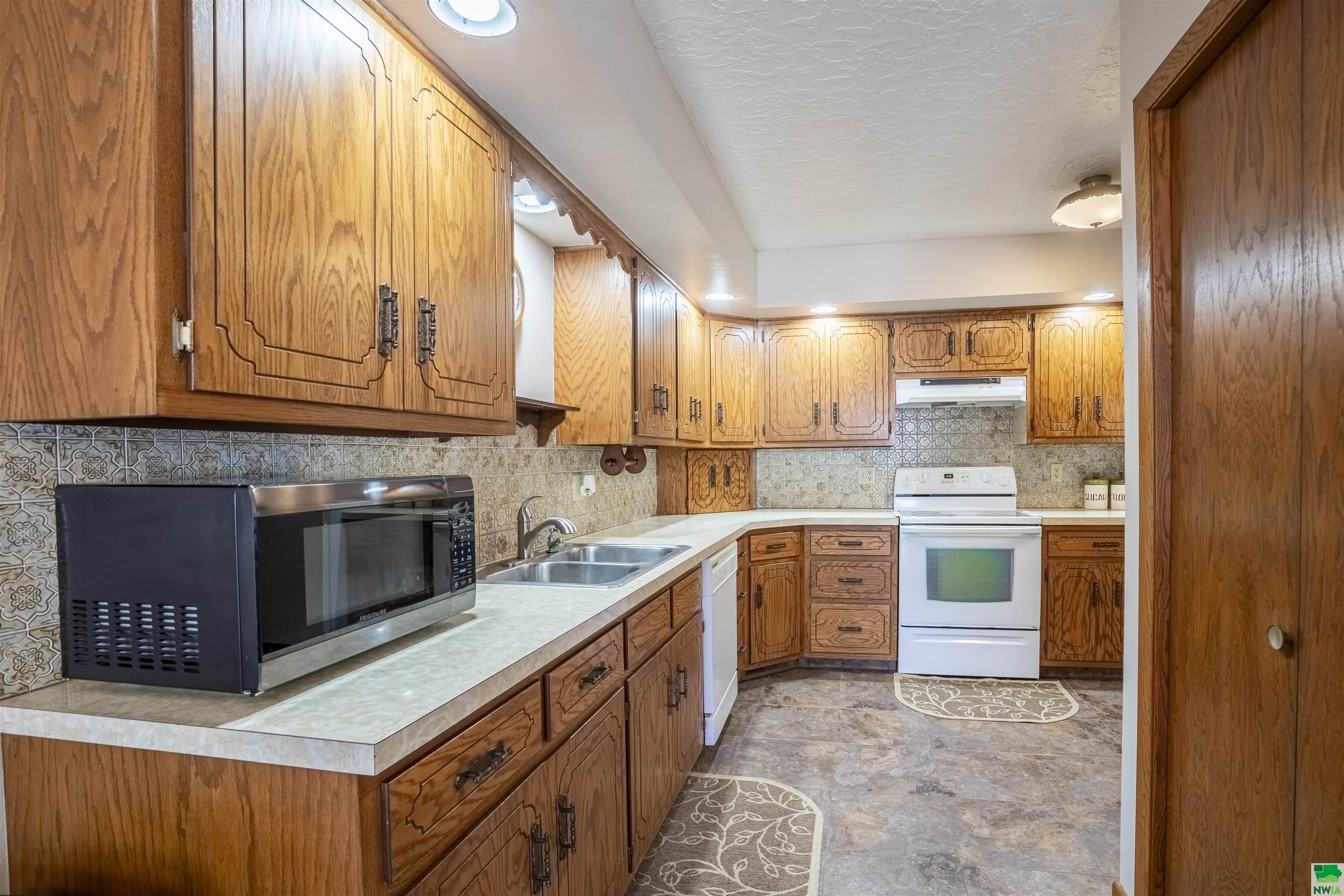 MLS #826102