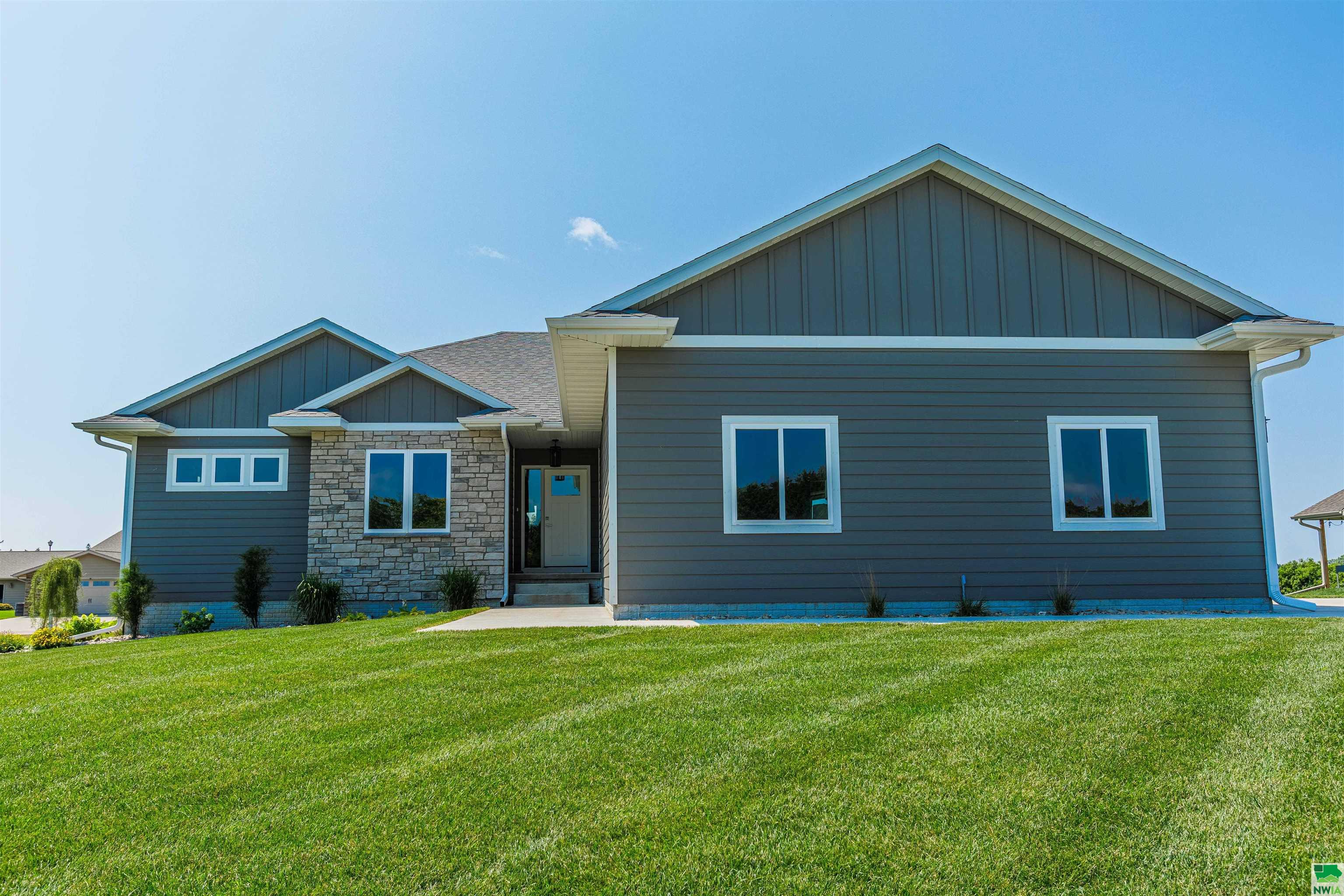204 15th Ave S, Rock Rapids, IA 51246 
