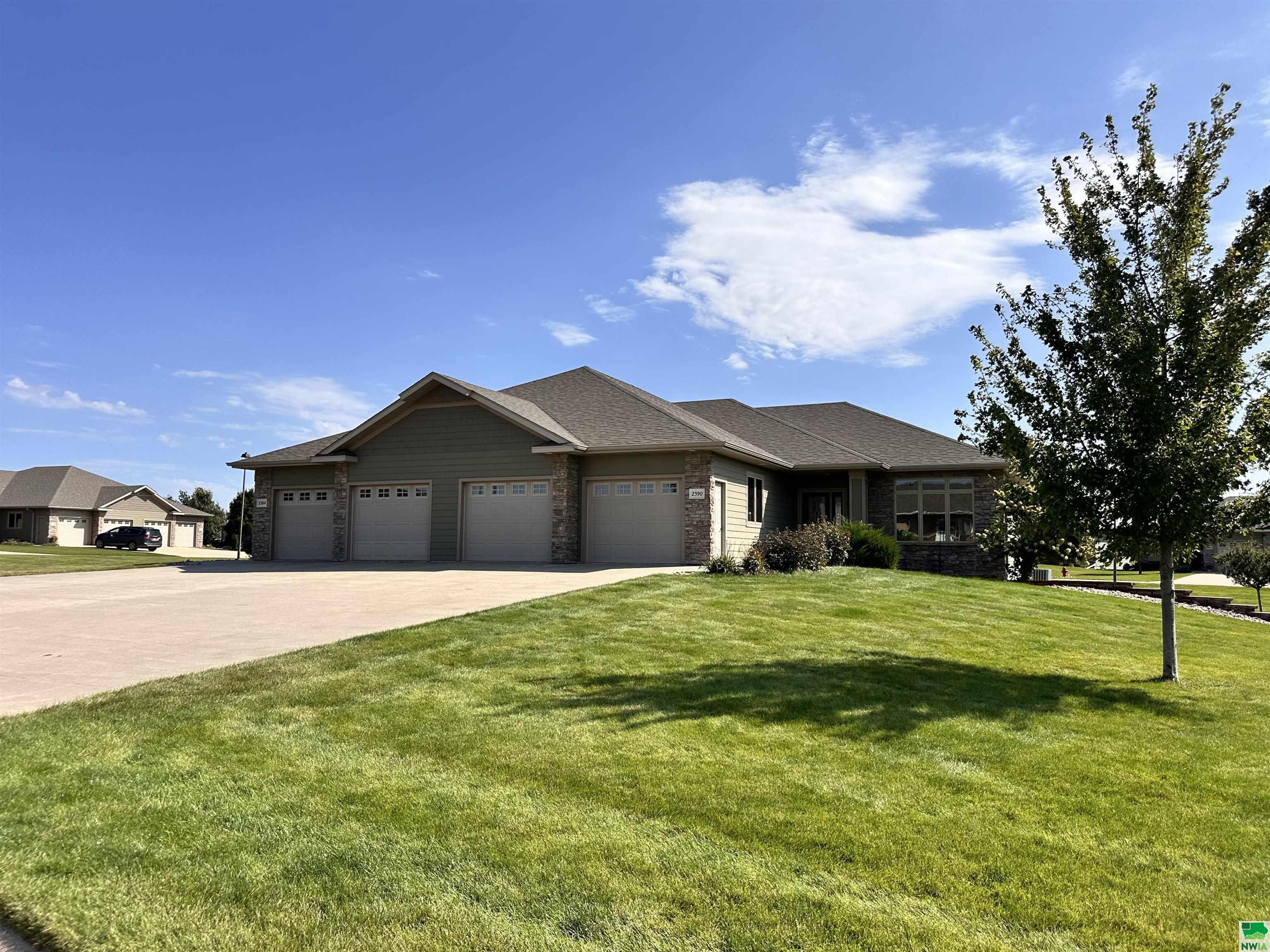 2390 Riviera RD, Sioux Center, IA 51250 