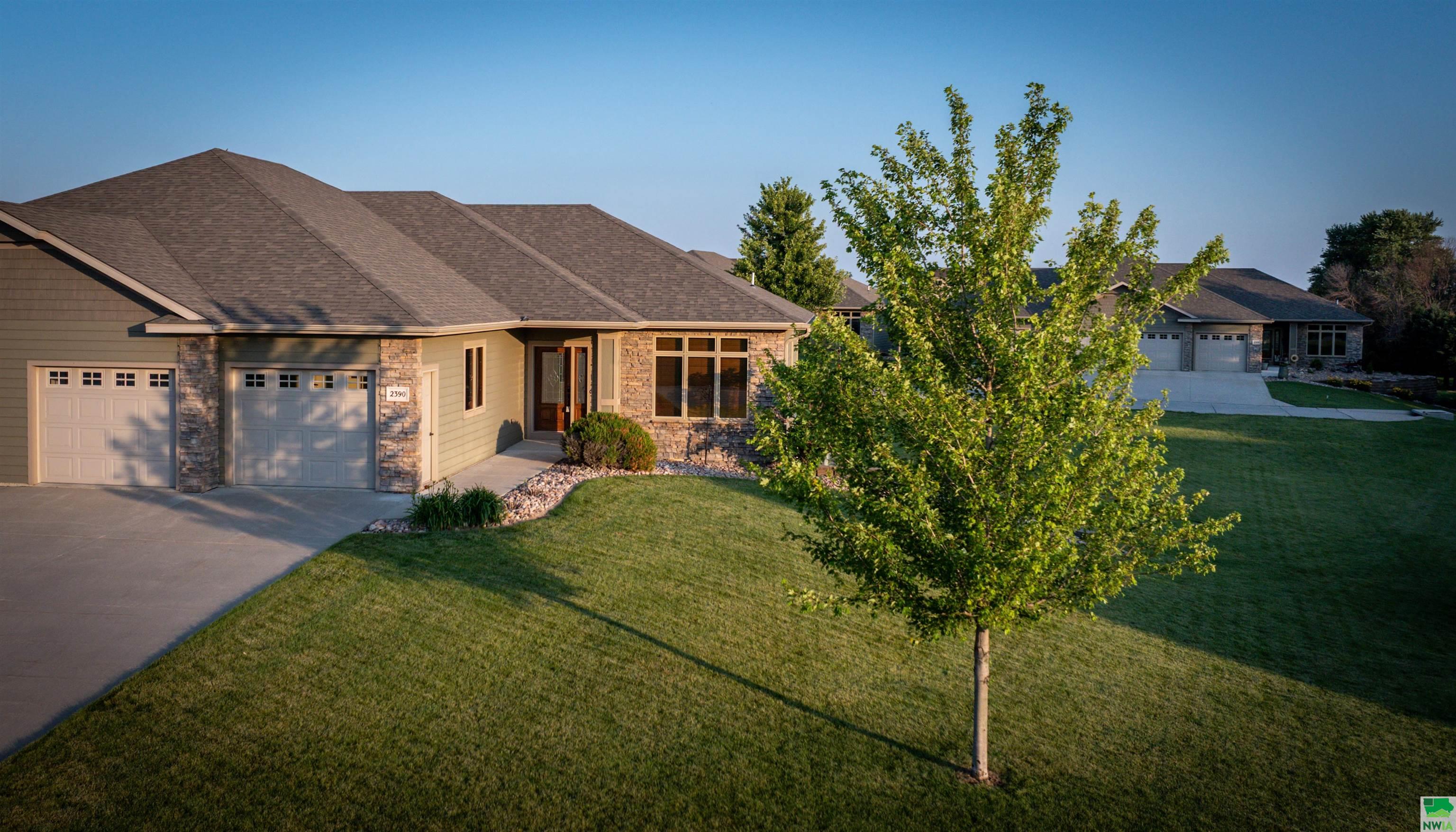 2390 Riviera RD, Sioux Center, IA 51250 