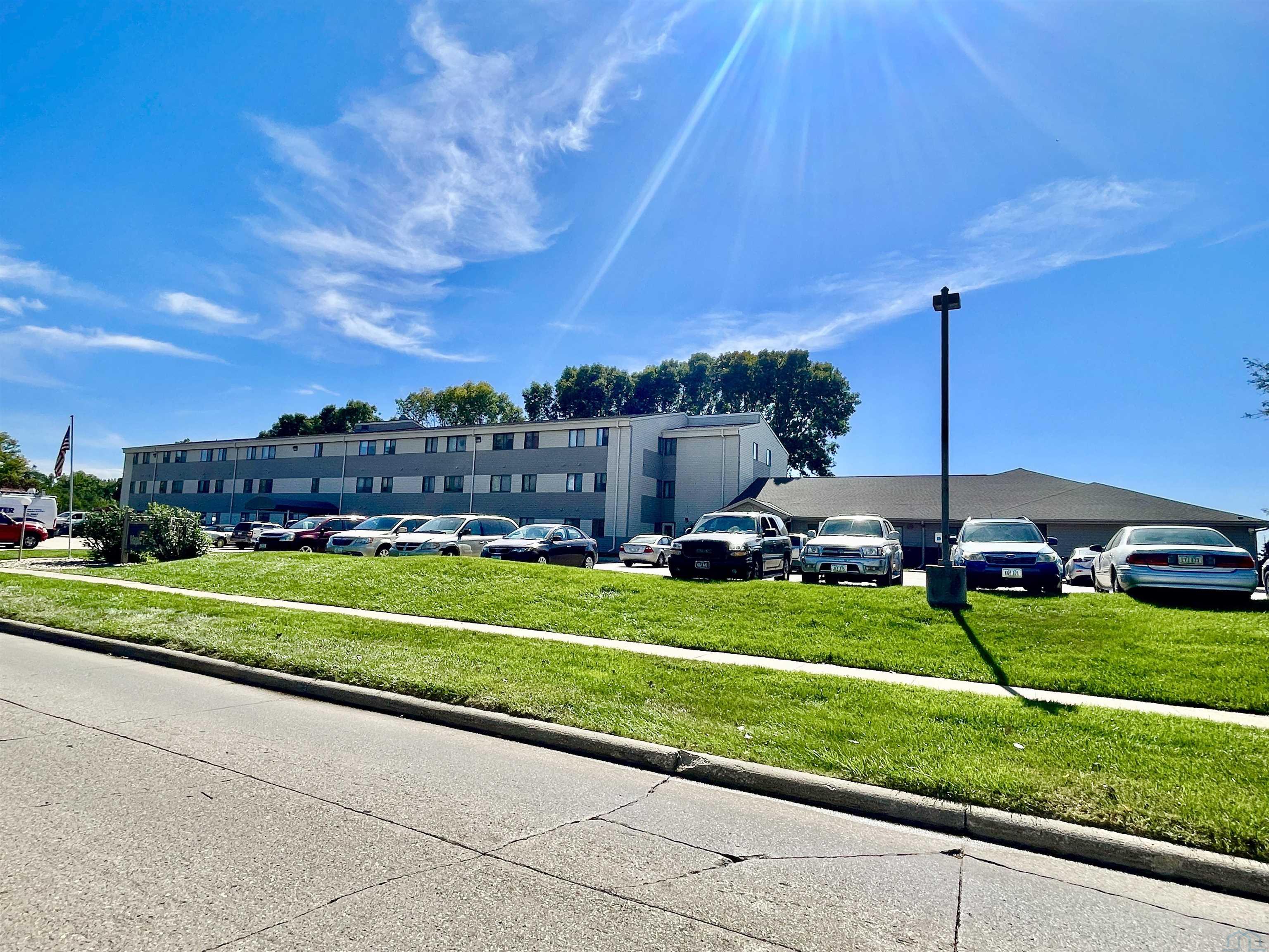 5300 Stone Ave, Sioux City, IA 51106 