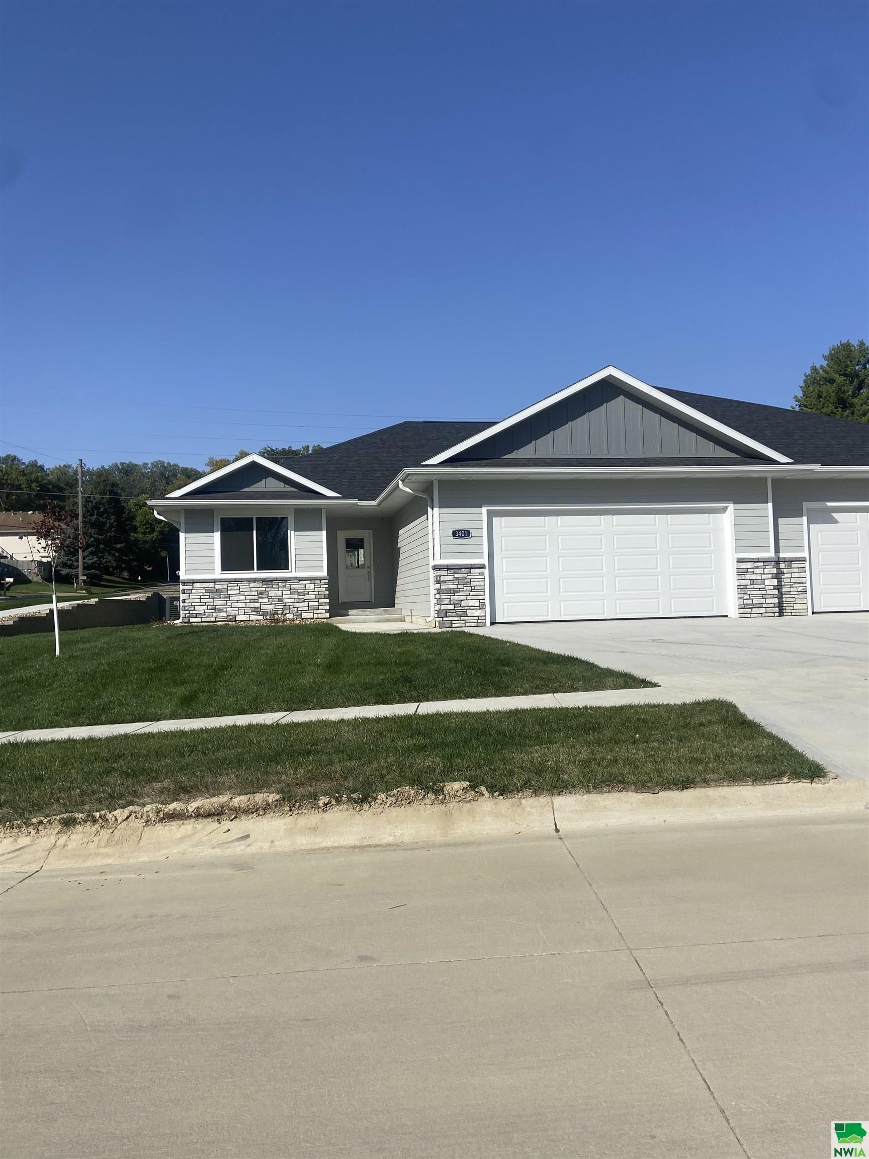3401 Lafayette Dr, Sioux City, IA 51104 