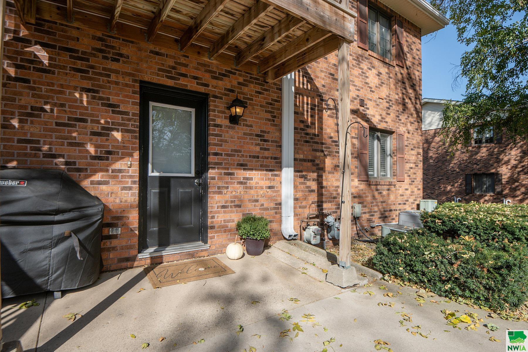 602 2ND ST SE #2, Orange City, IA 51041 