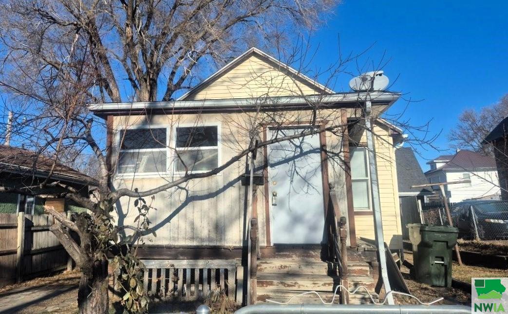 913 17TH ST, Sioux City, IA 51103 