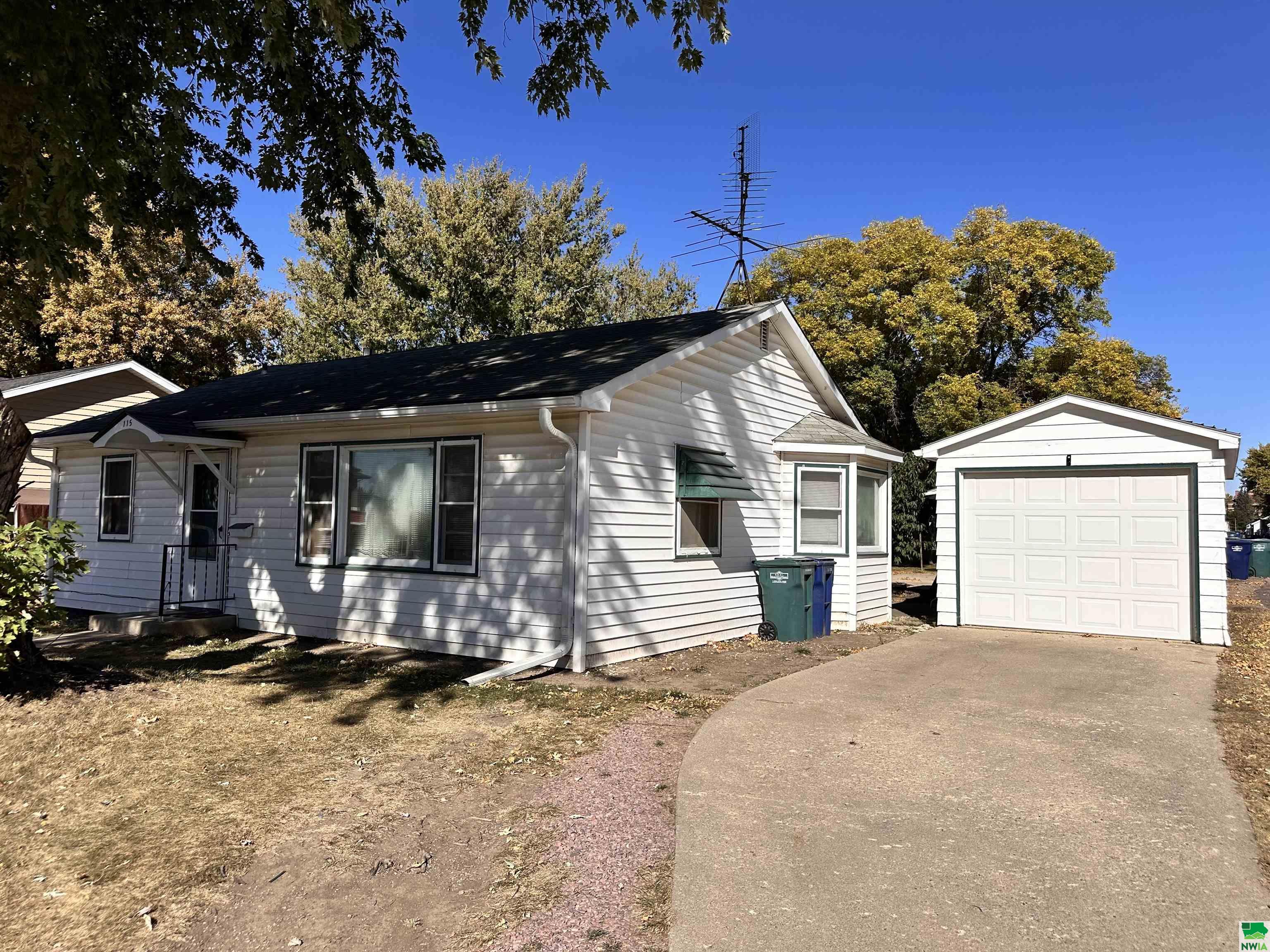 115 6th St SW						  						 , Orange City						 , IA						  51041-1646						  