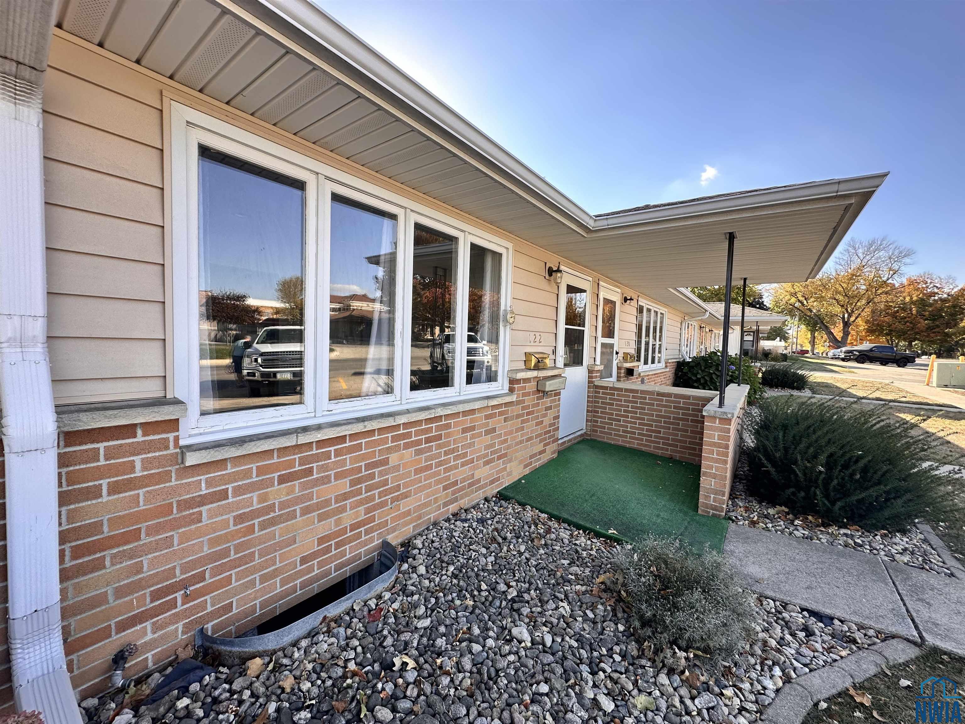 122 3rd St.  SE						  						 , Orange City						 , IA						  51041-1646						  