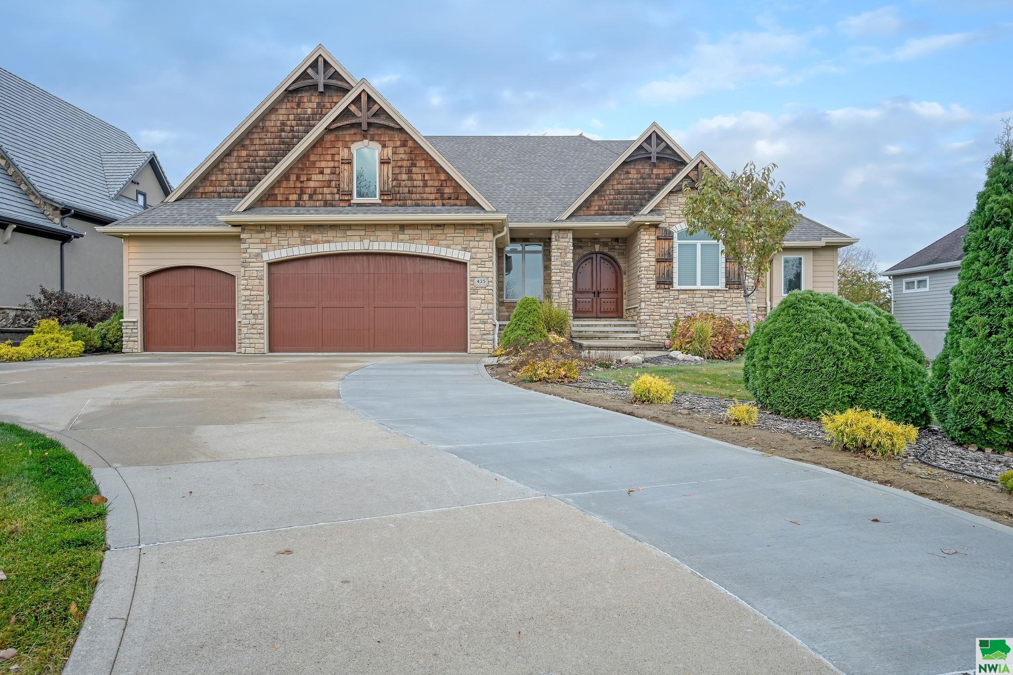 425 Bay Hill Circle, Dakota Dunes, SD 57049 