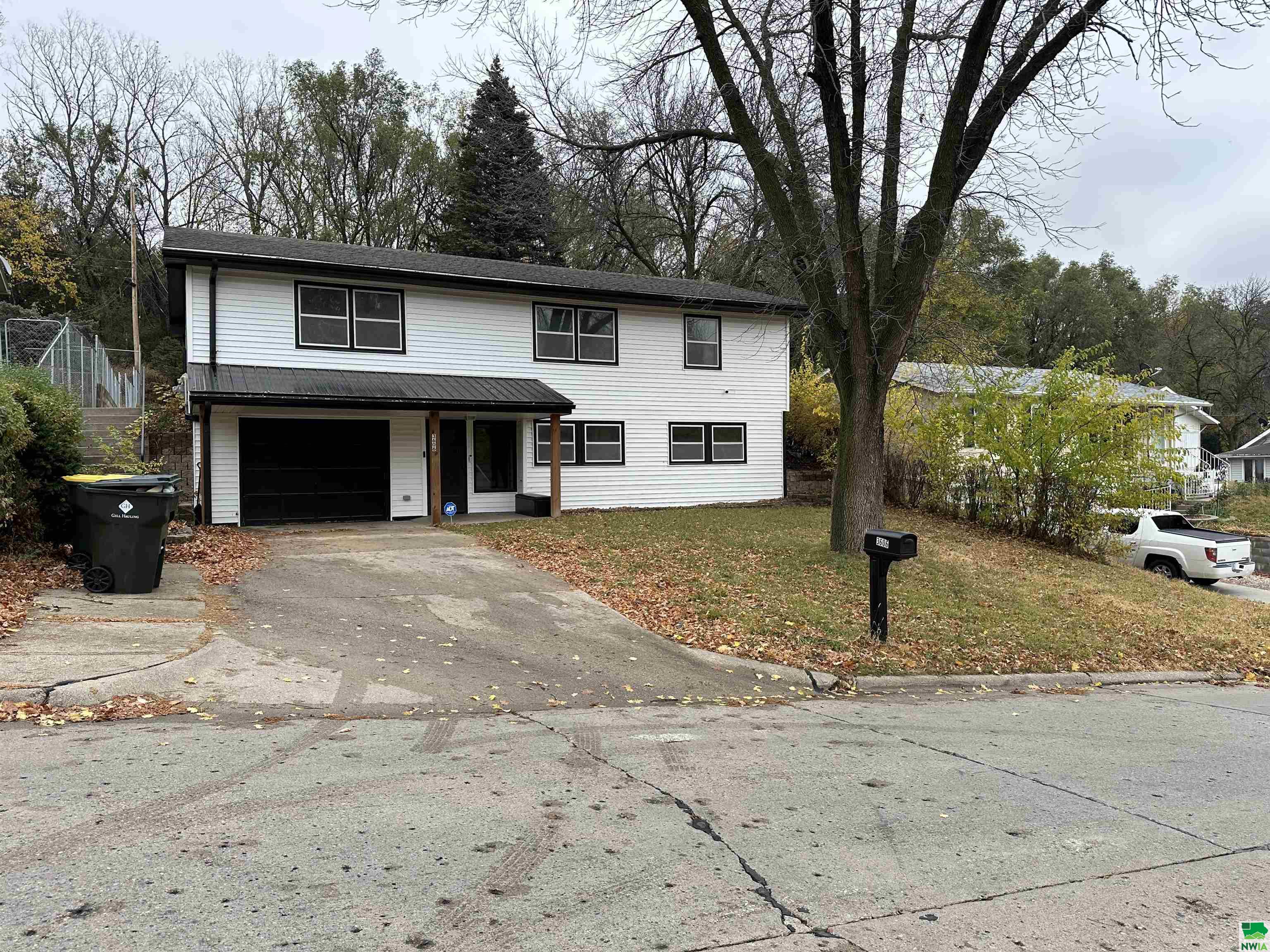 3606 DUPONT ST, Sioux City, IA 51104- 