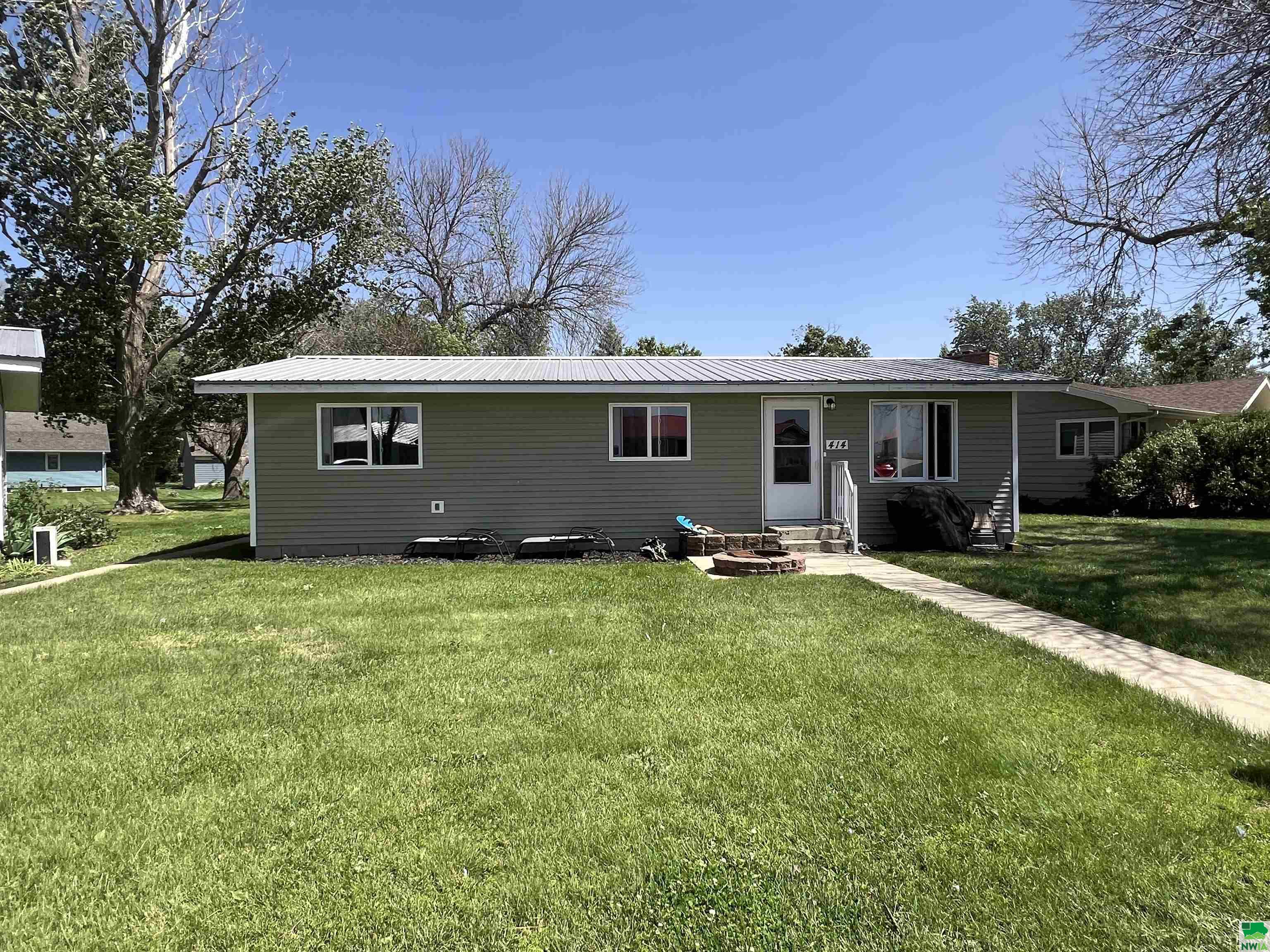 414,418-420,422 N Willow St, Paullina, IA 51046 