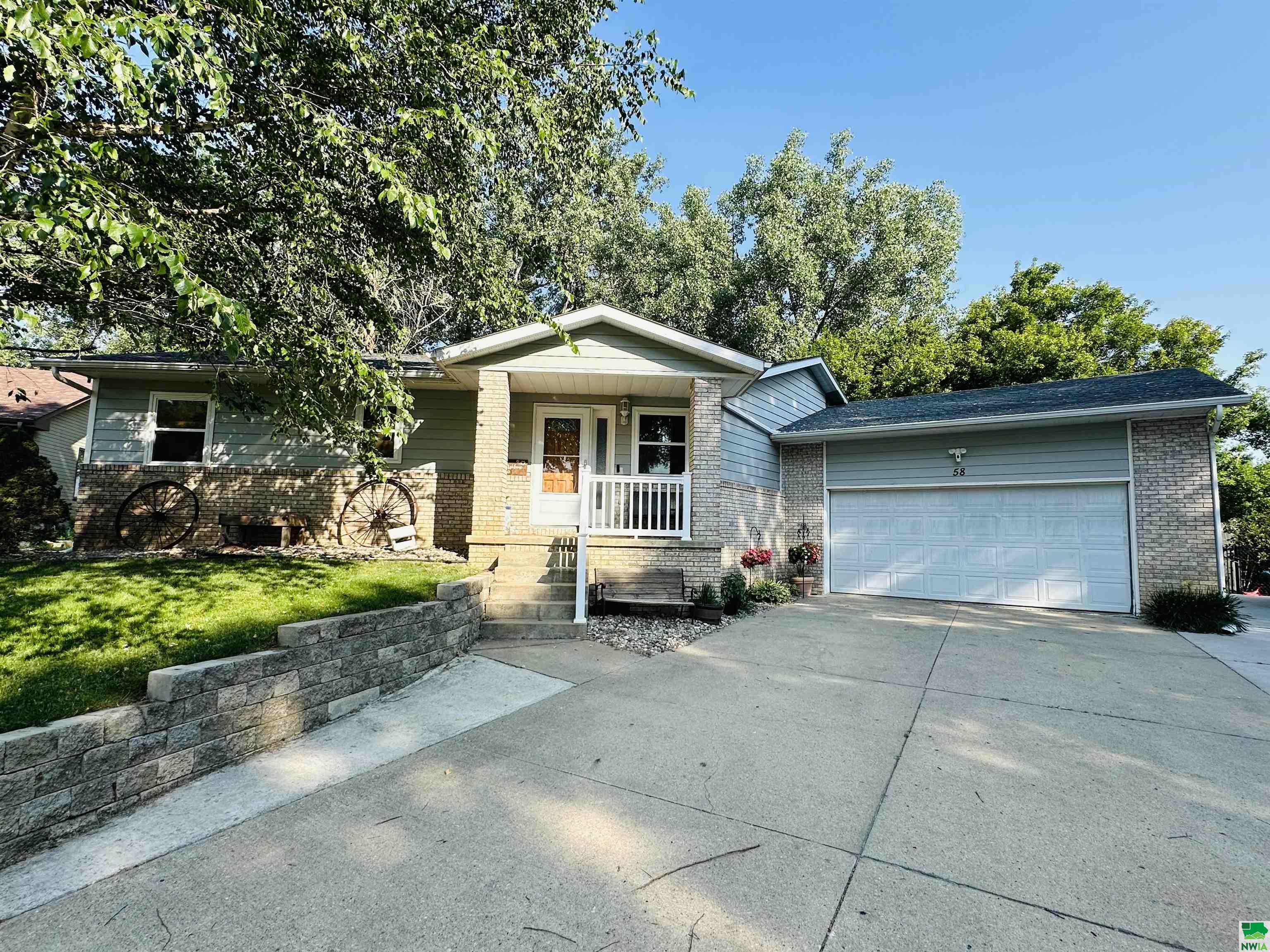 58 Sunset Drive, Dakota Dunes, SD 57049 