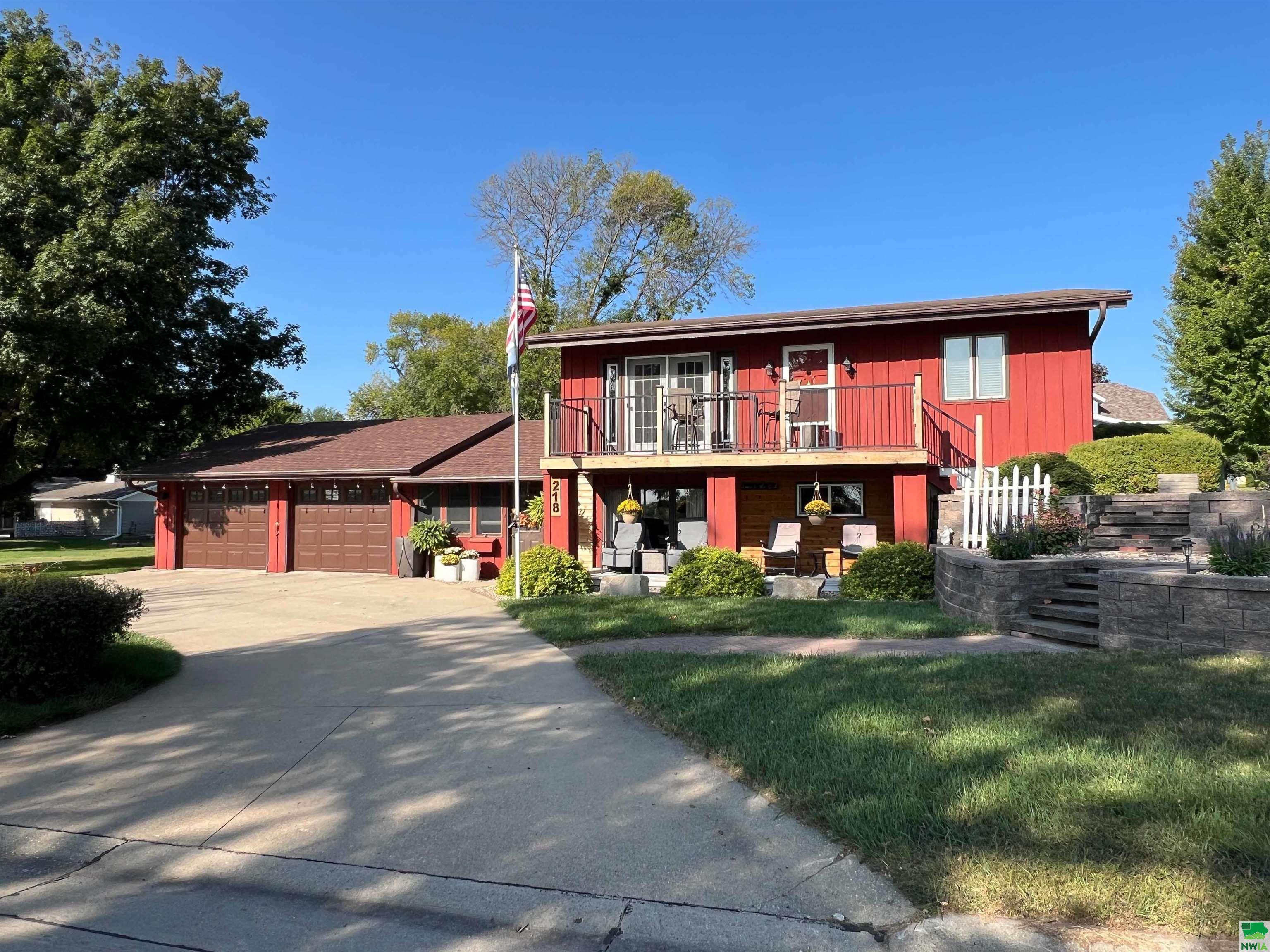 218 Frankfort Ave NE, Orange City, IA 51041 