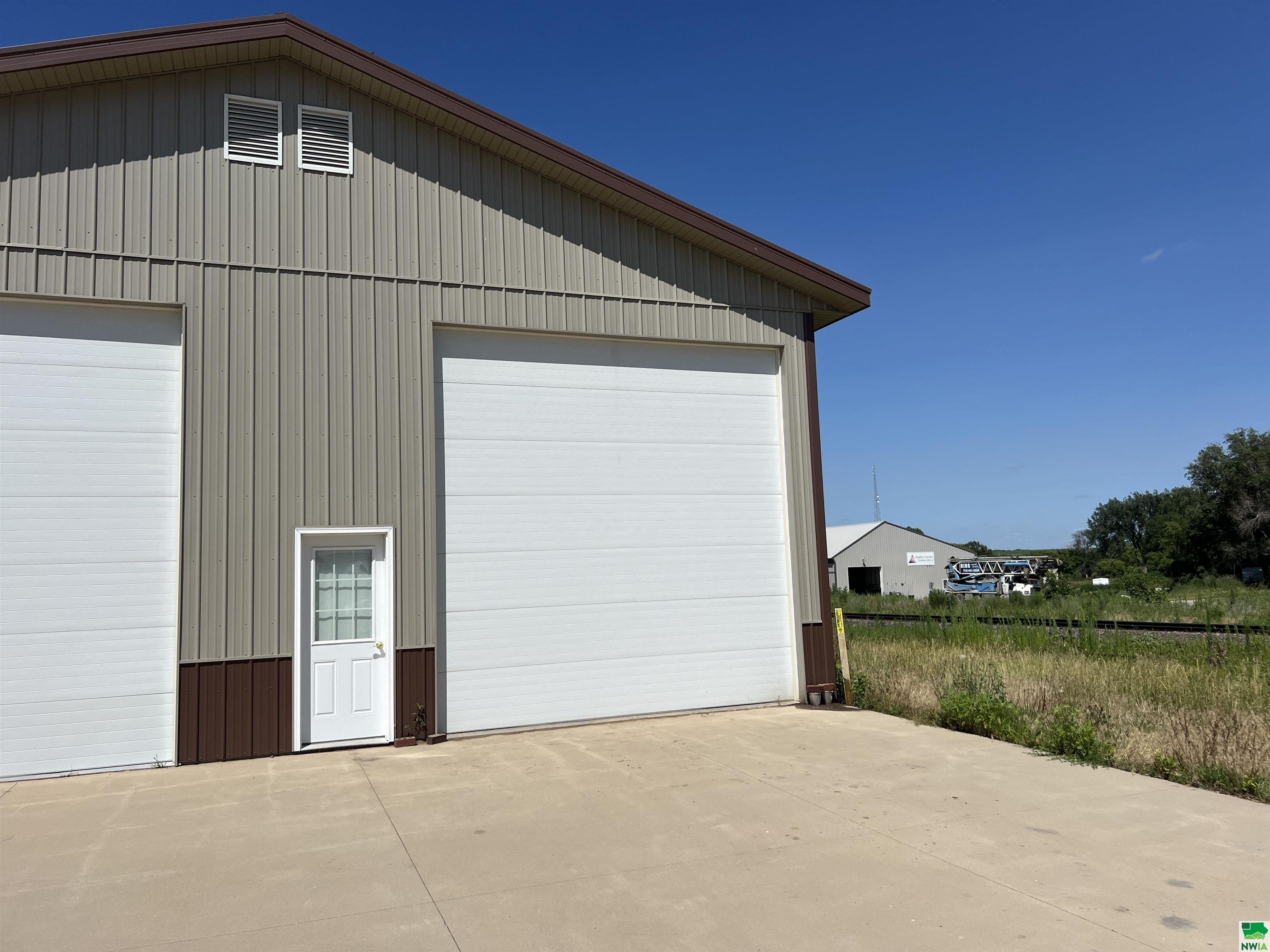 501 E 10th St #1B, Alton, IA 51003 
