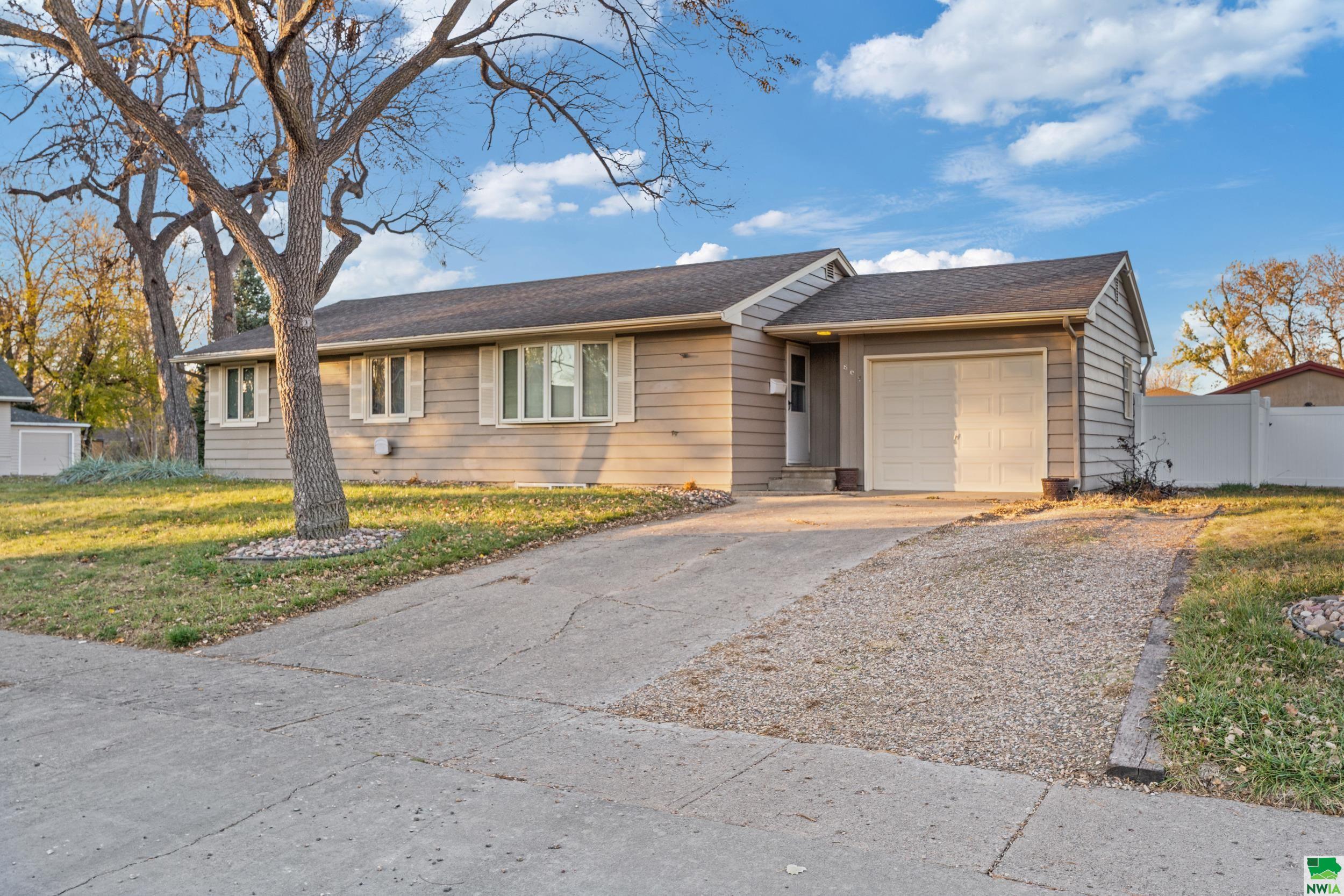 804 Lewis St E, Vermillion, SD 57069 