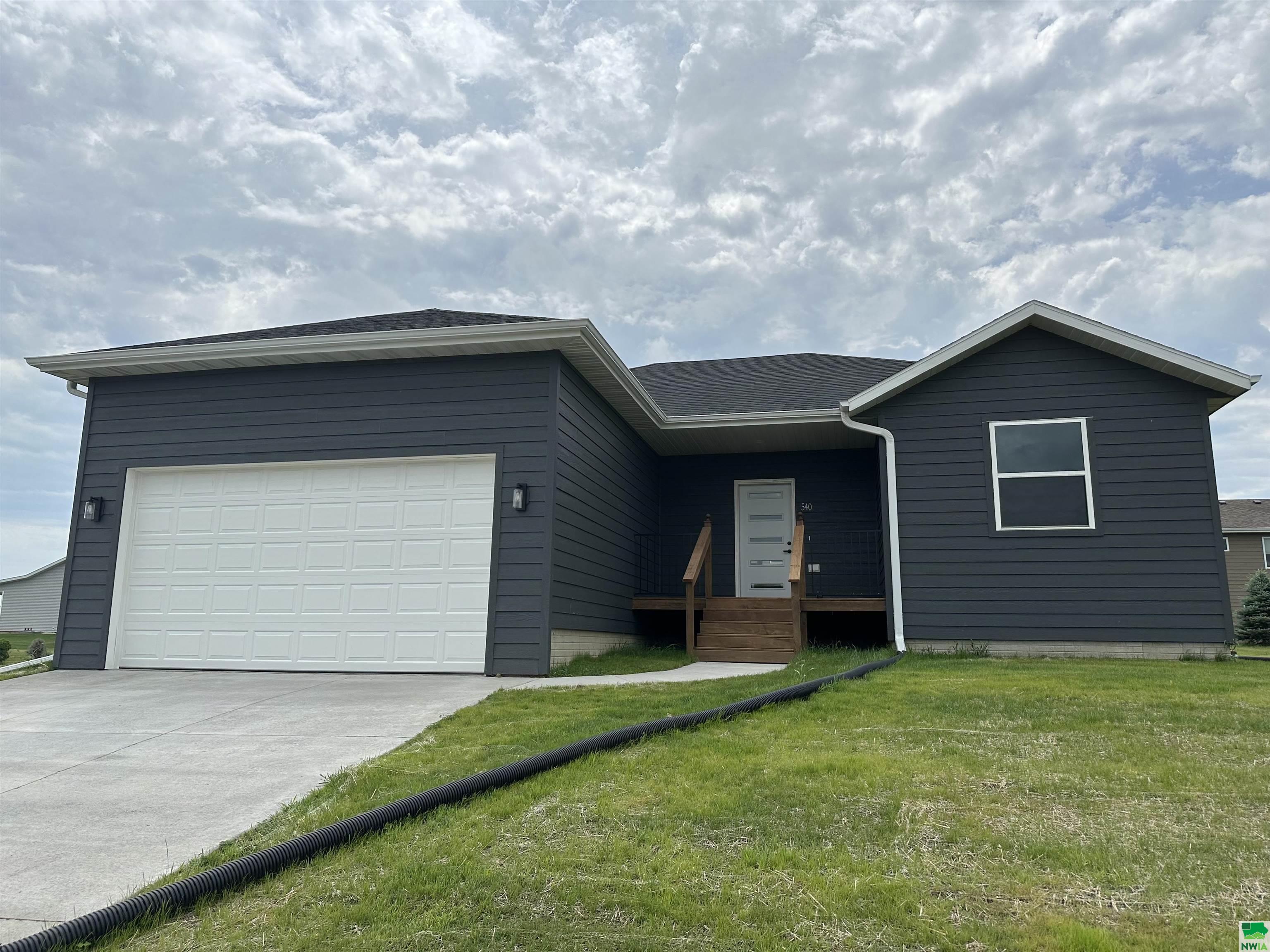 540 Davis Blvd, Akron, IA 51001 