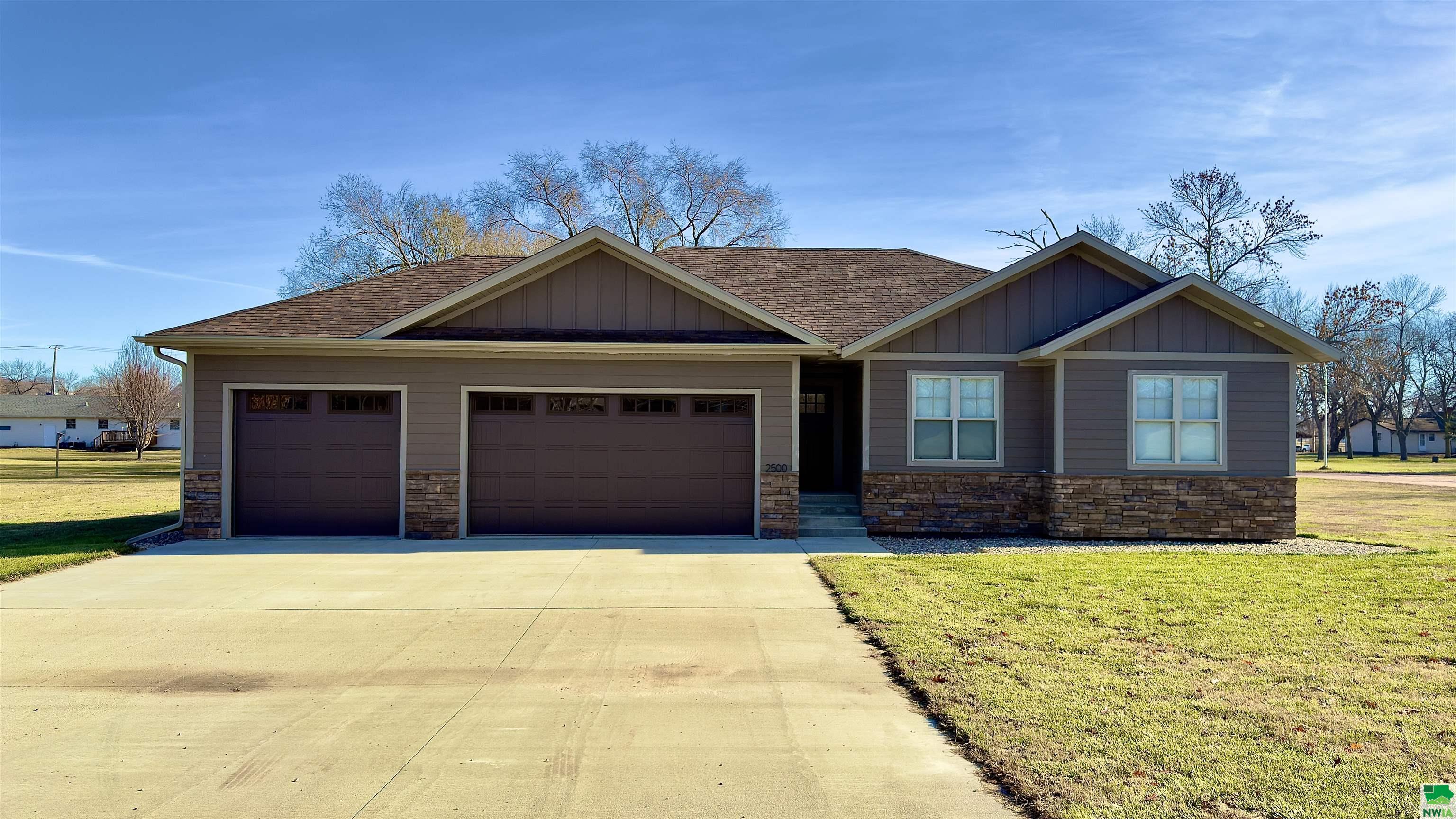 2500 Avenue B, Hawarden, IA 51023 