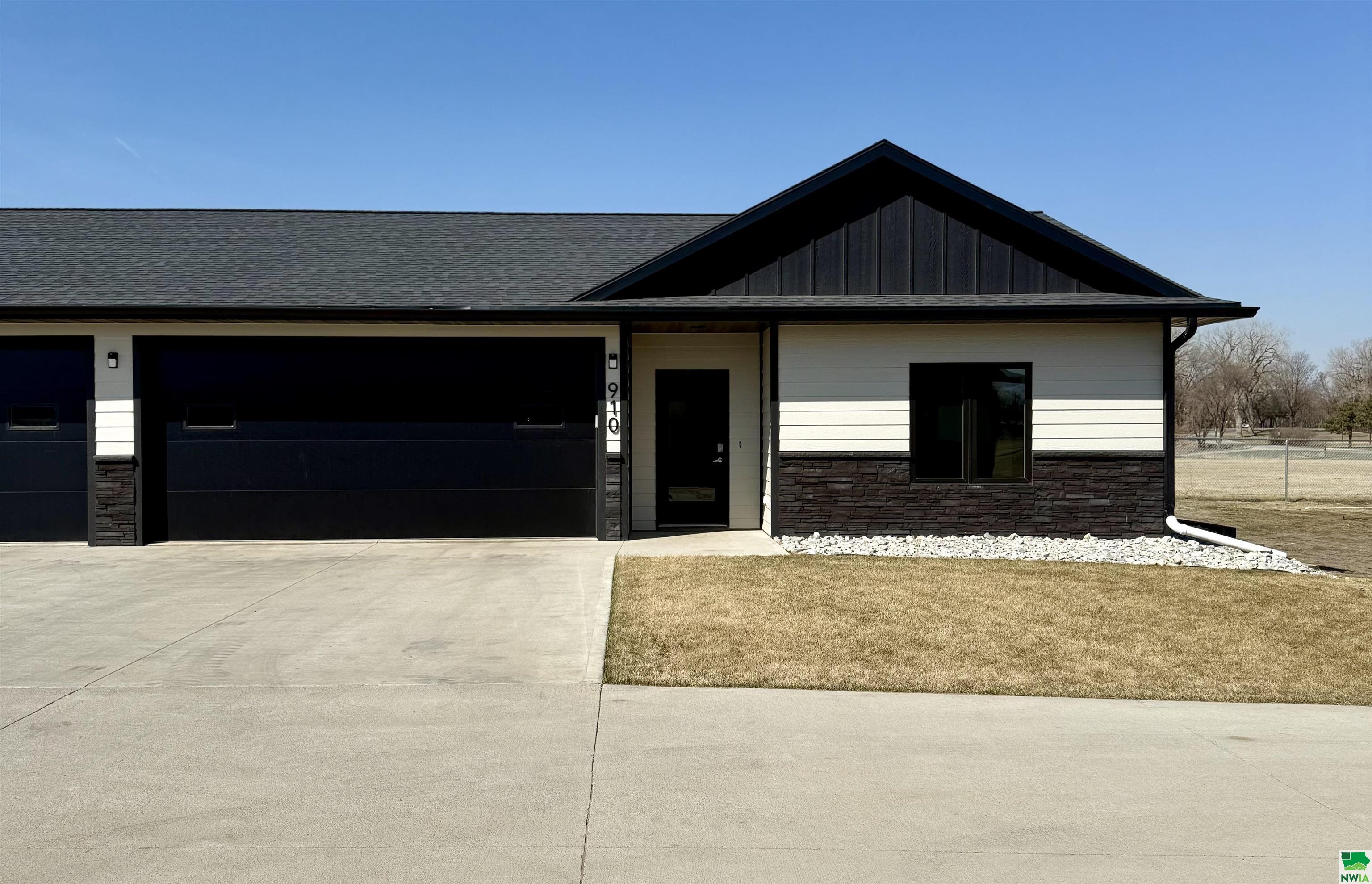 910 Park Lane, LeMars, IA 51031 