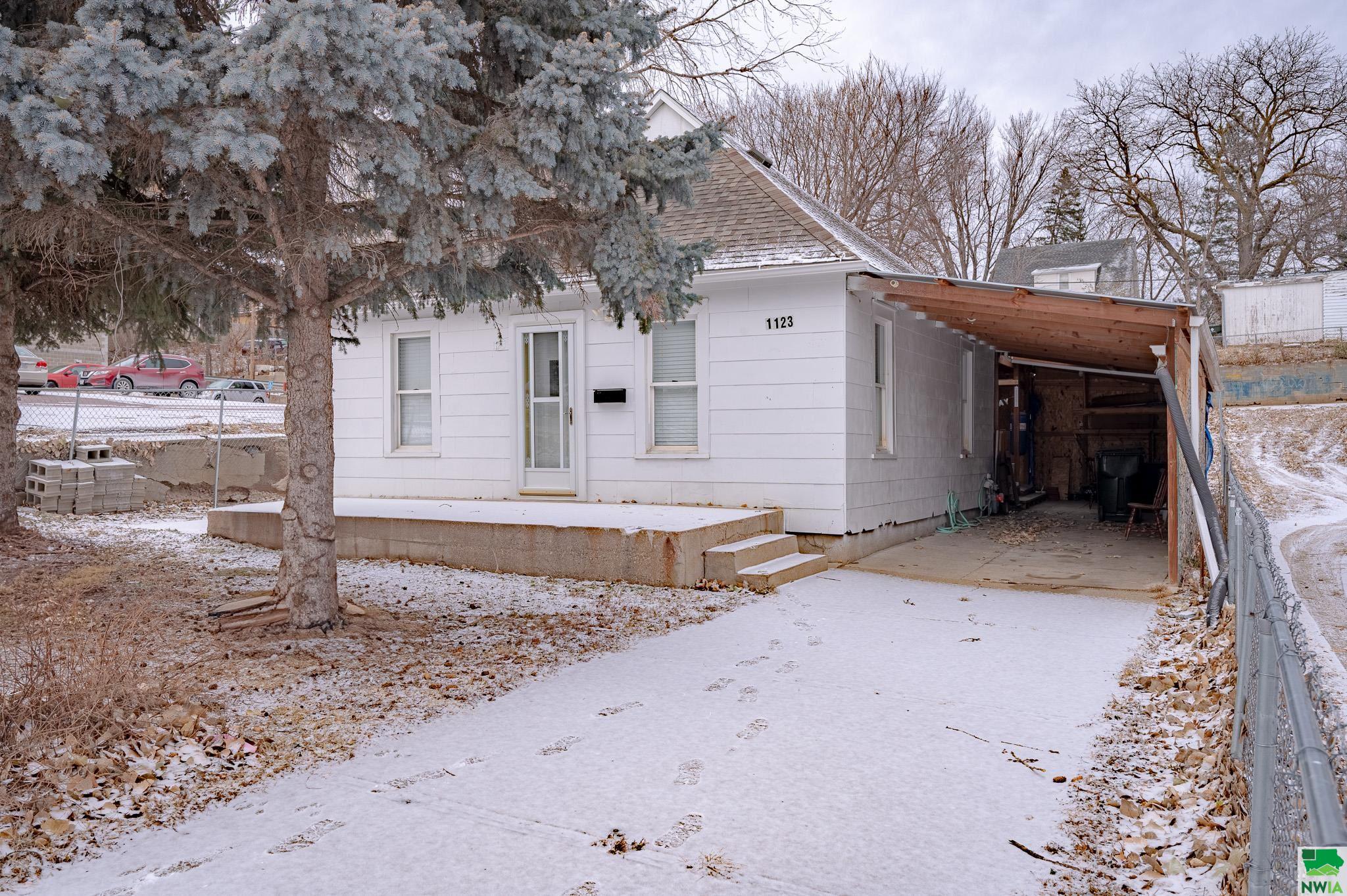 1123 22nd St., Sioux City, IA 51104 