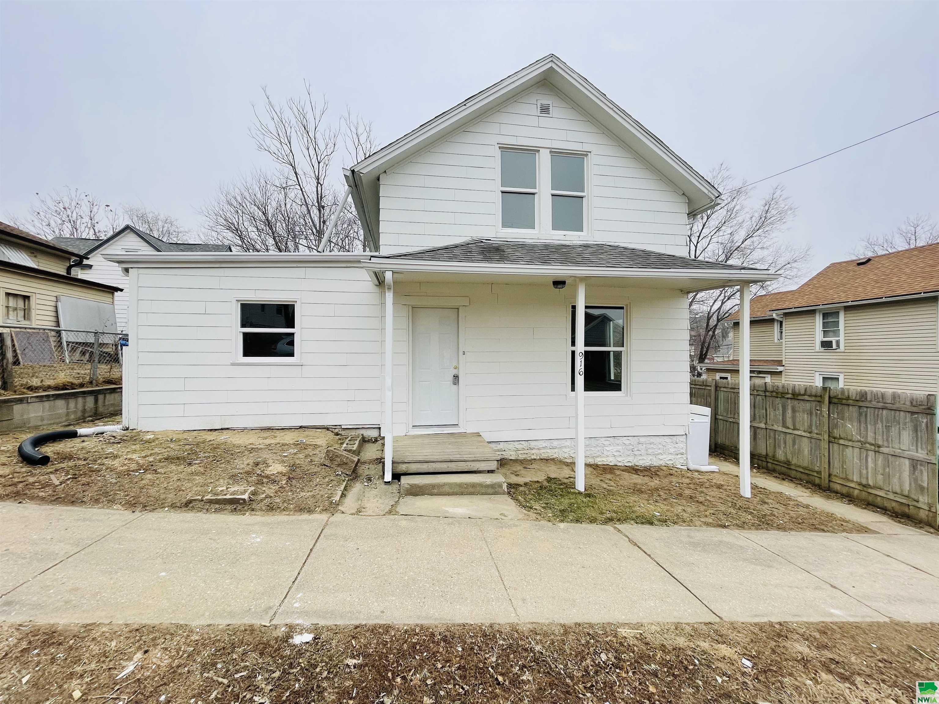 916 15TH ST, Sioux City, IA 51105 
