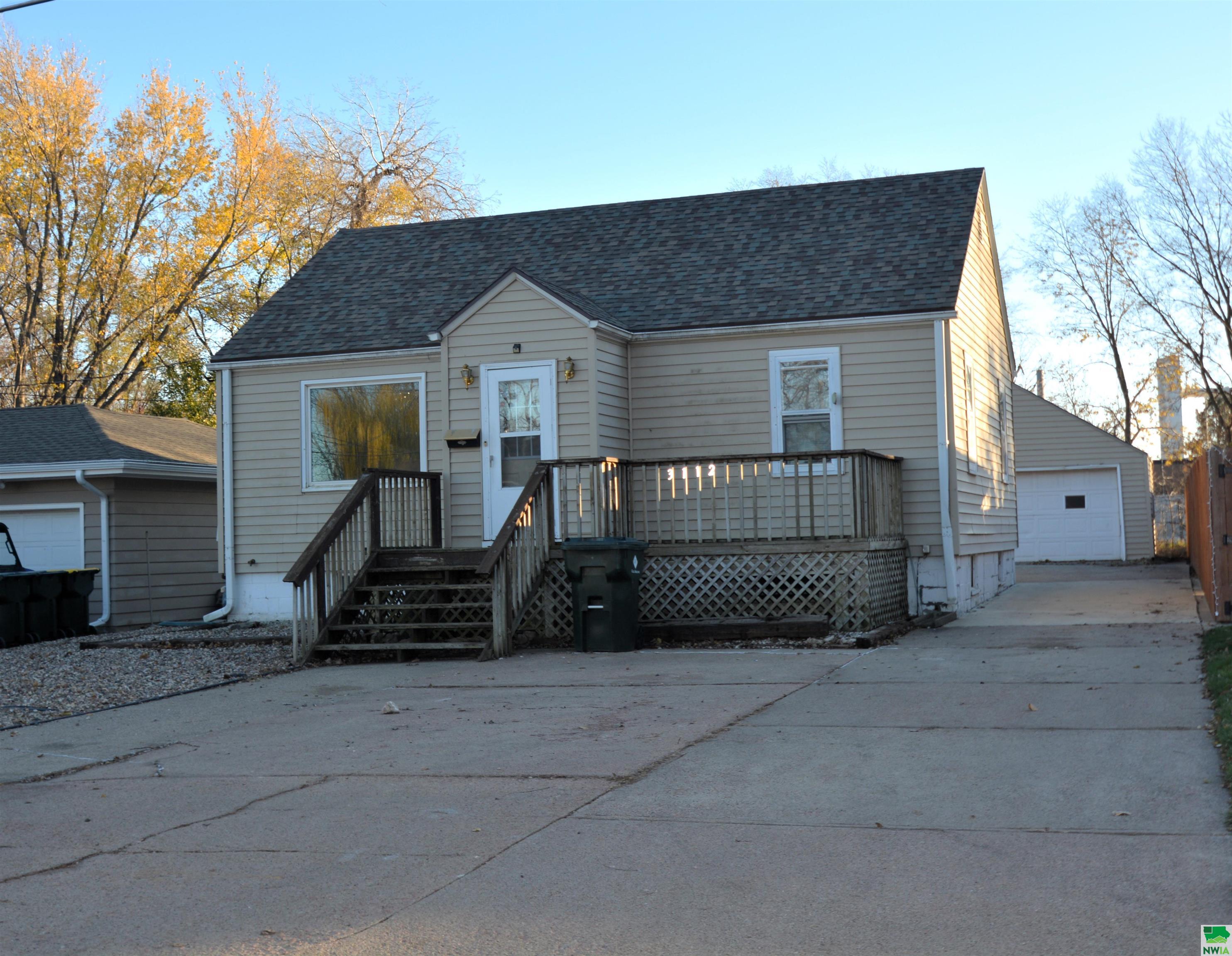 3112 38th St, Sioux City, IA 51108 