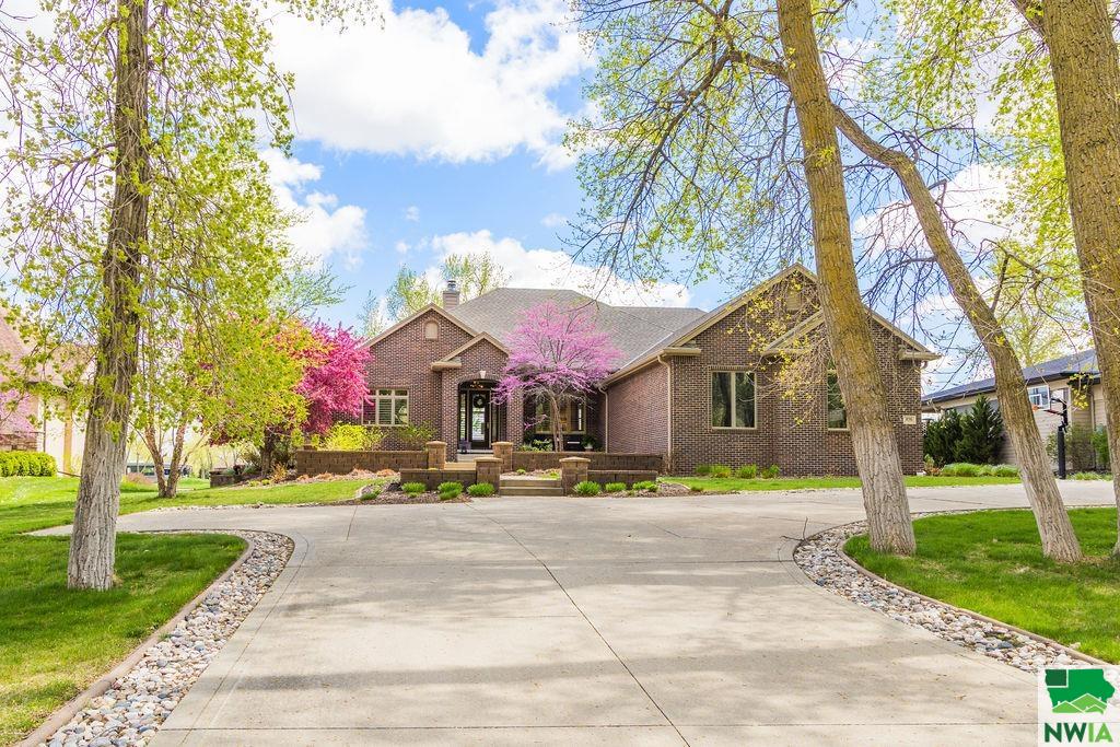 856 Sawgrass Trail E, Dakota Dunes, SD 57049 