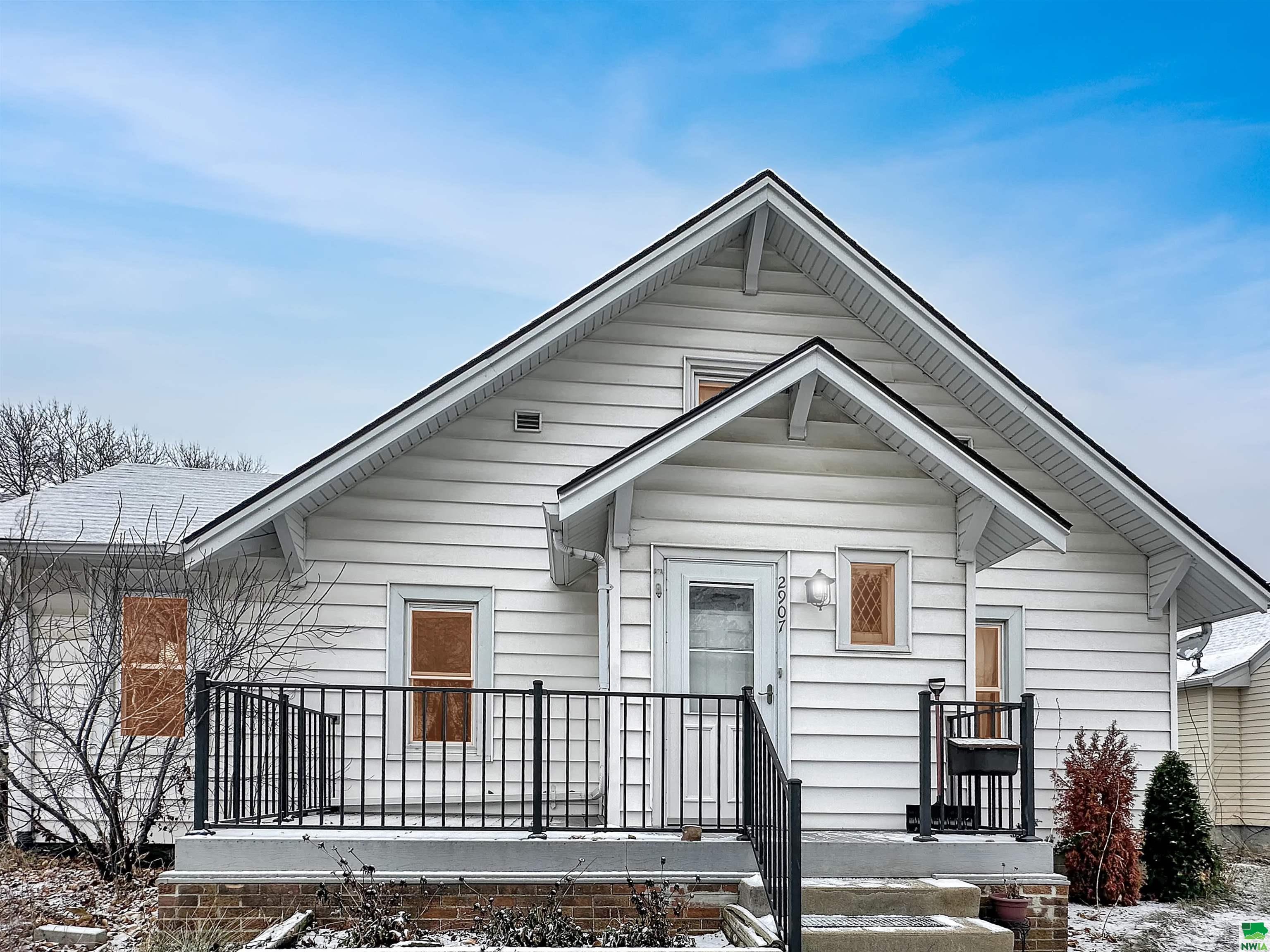 2907 Douglas St, Sioux City, IA 51104 
