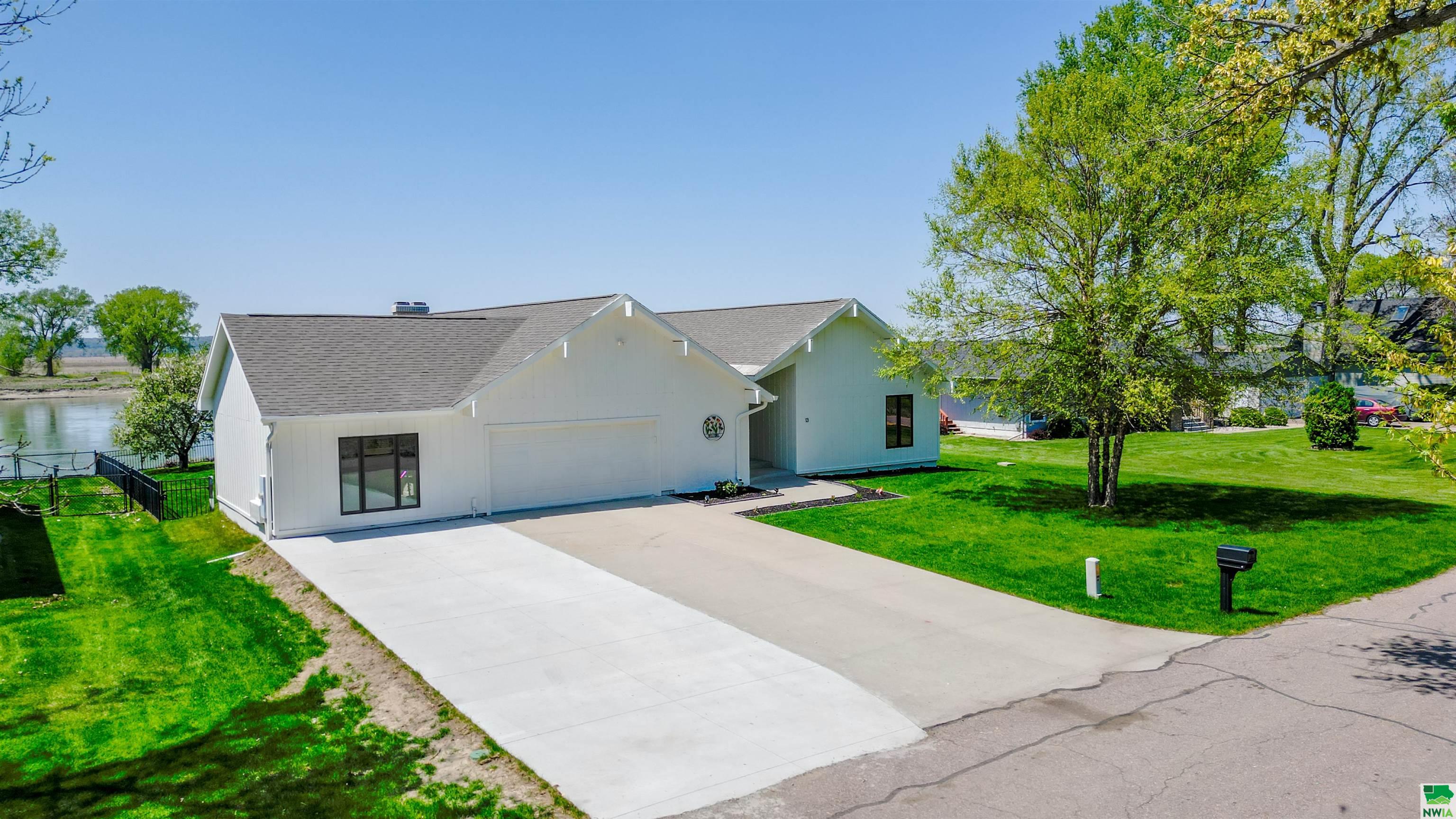 13 Edgewater Lane, Dakota Dunes, SD 57049 